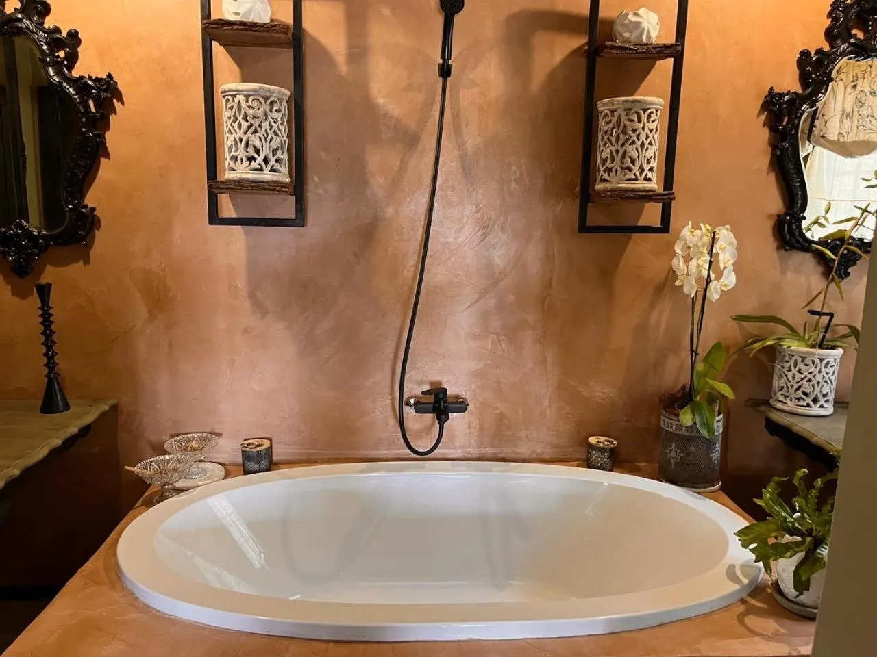 Bathroom in A Bird Cage Stay & Cottage