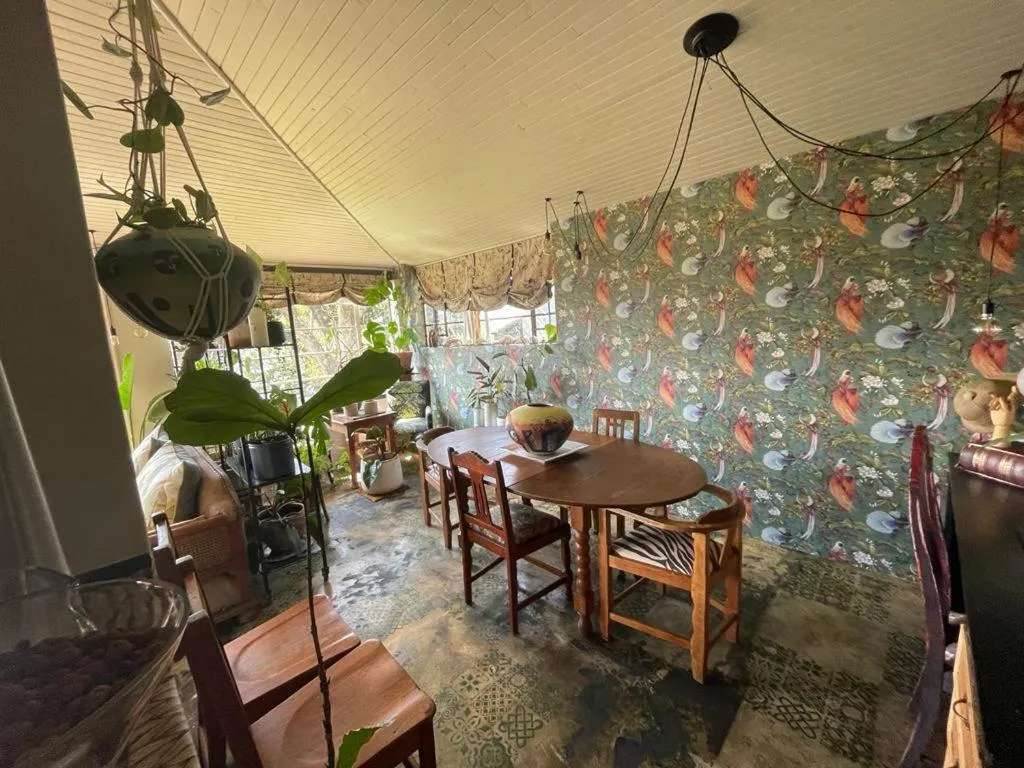 Dining area in A Bird Cage Stay & Cottage