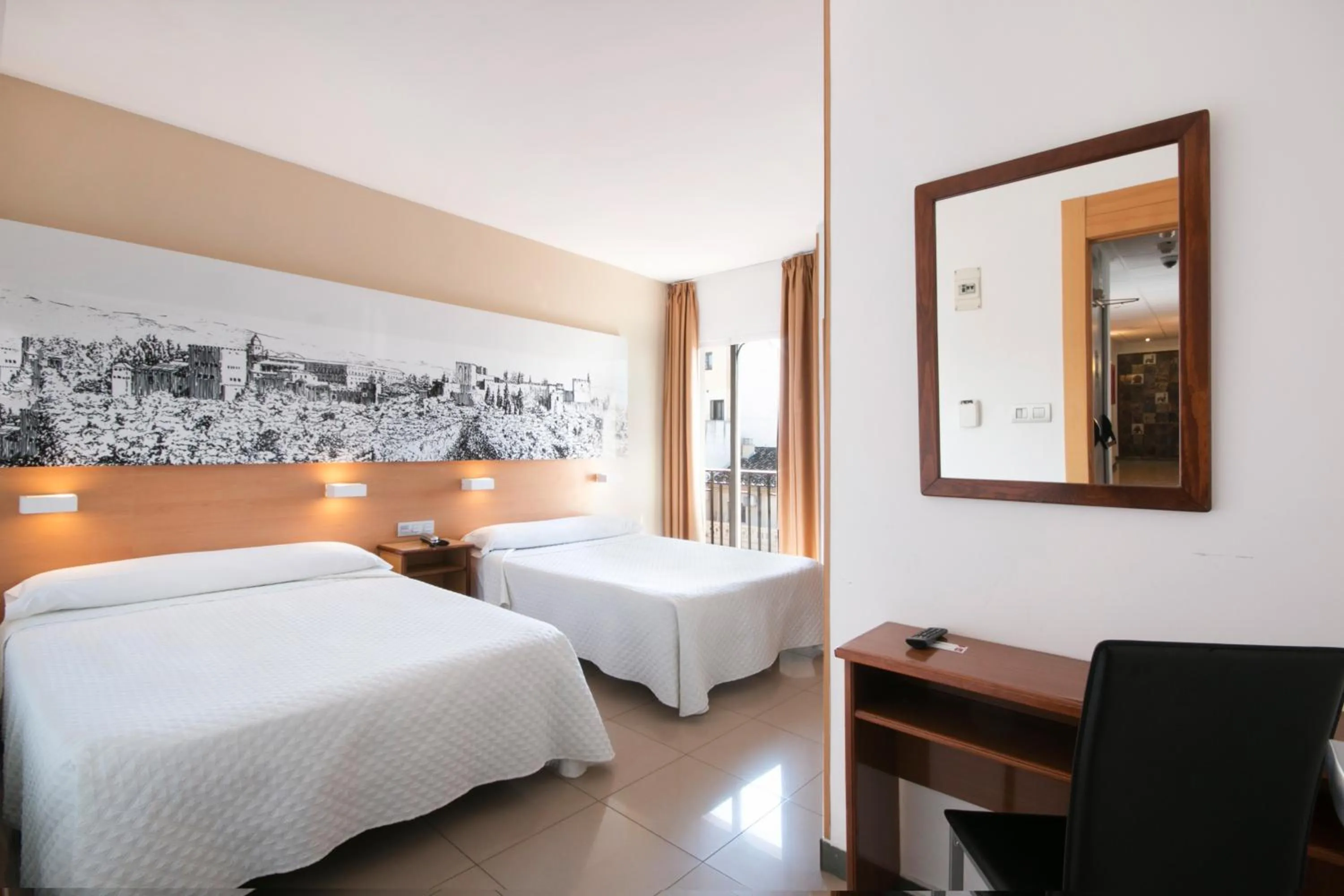 Photo of the whole room, Bed in Atenas Granada