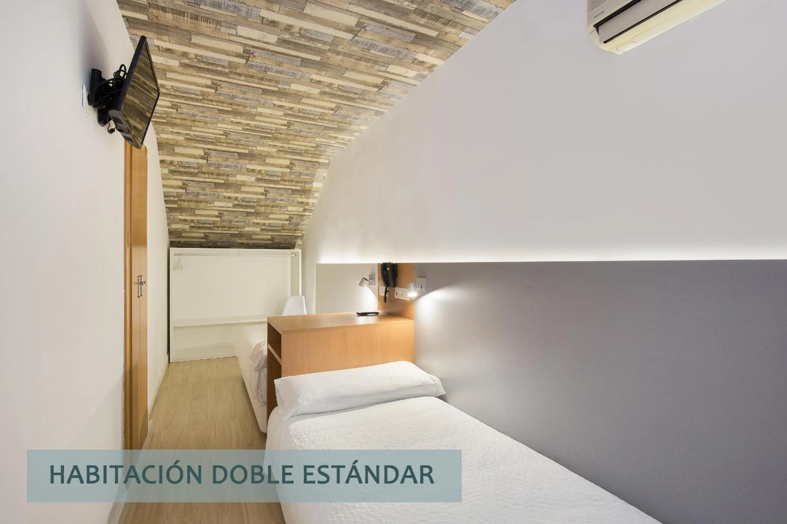 Decorative detail, Bed in Atenas Granada