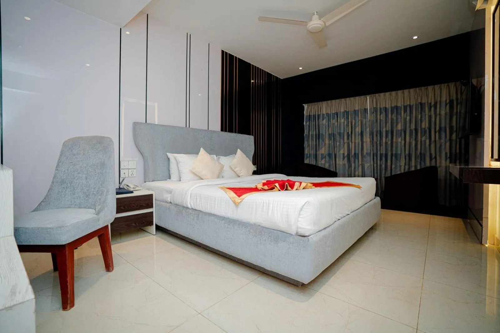 Bed in Royal Raj Hotel