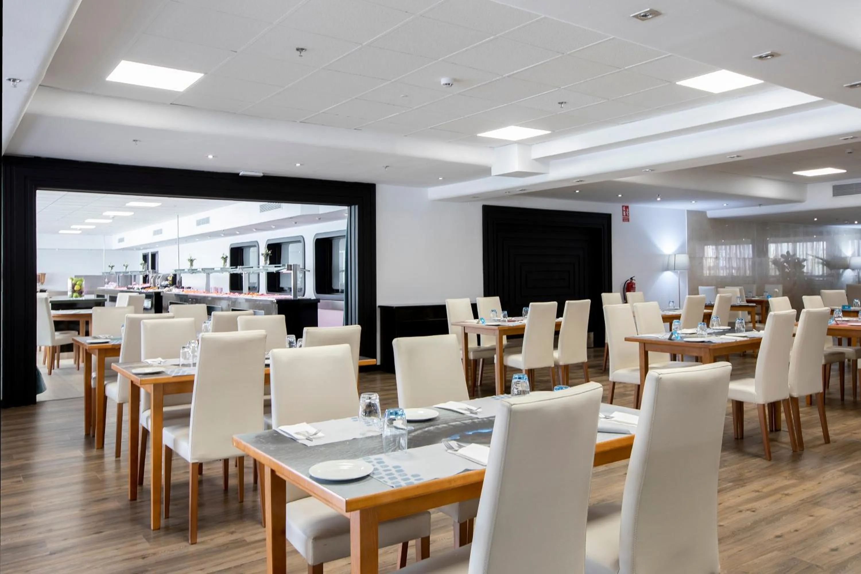 Restaurant/places to eat in Hotel Chamartin The One