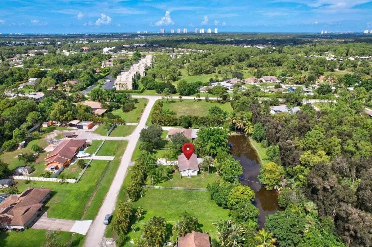 Super Private Home With Great Outdoor Space