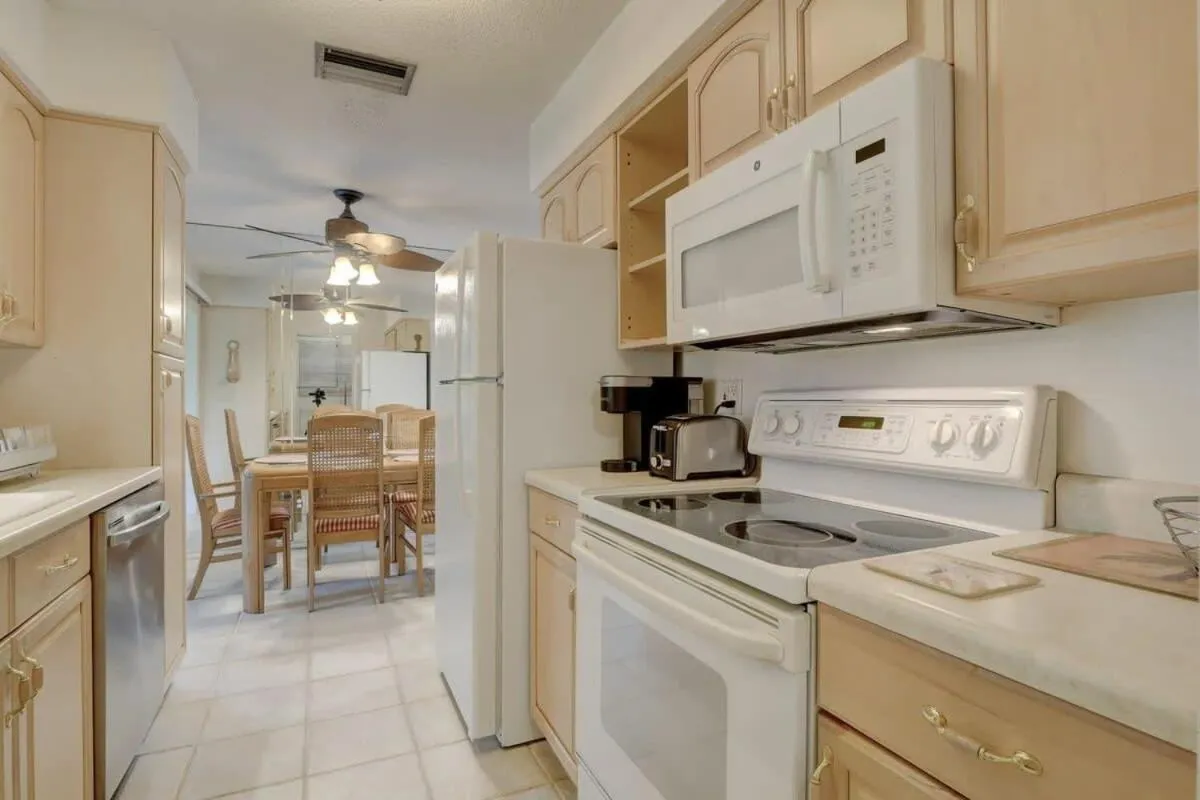 Super Private Home With Great Outdoor Space