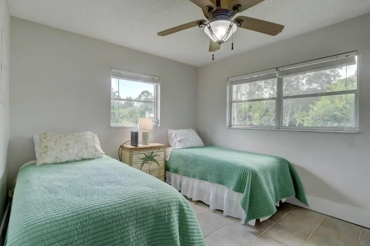 Bed in Super Private Home With Great Outdoor Space