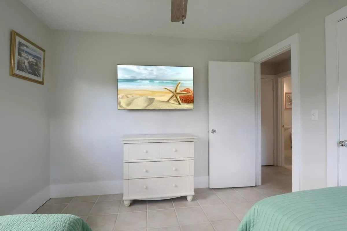 Bed in Super Private Home With Great Outdoor Space