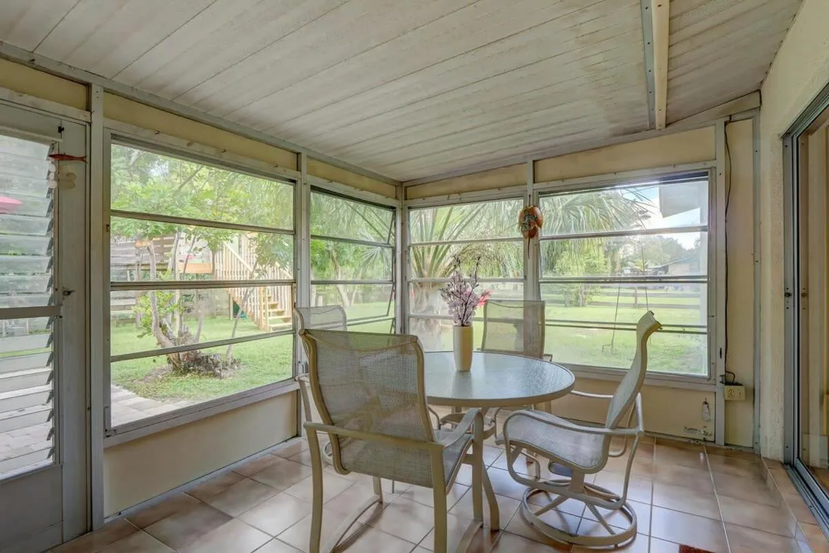 Super Private Home With Great Outdoor Space