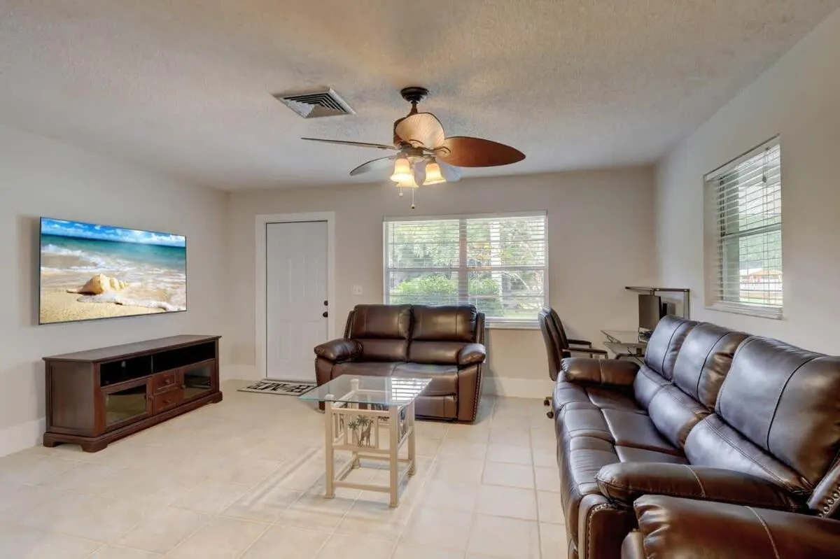 Super Private Home With Great Outdoor Space