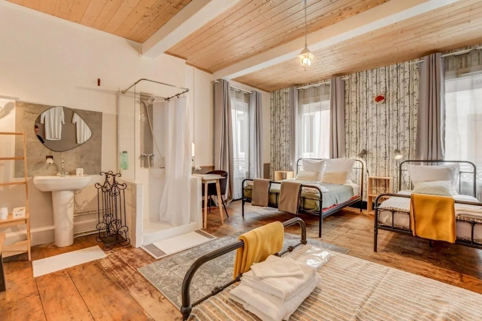 Photo of the whole room, Bed in Eau Berges