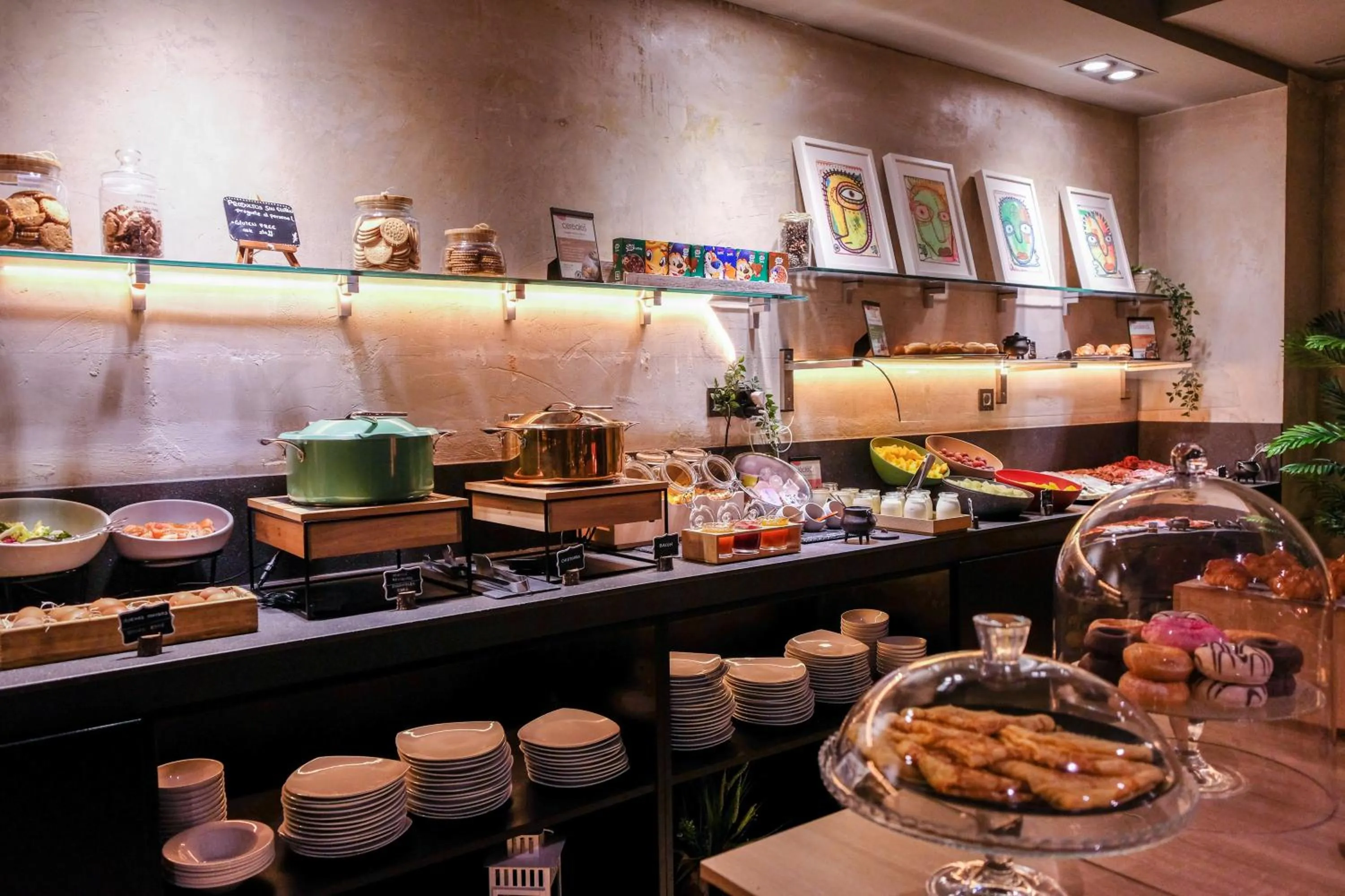 Buffet breakfast in Zenit Abeba