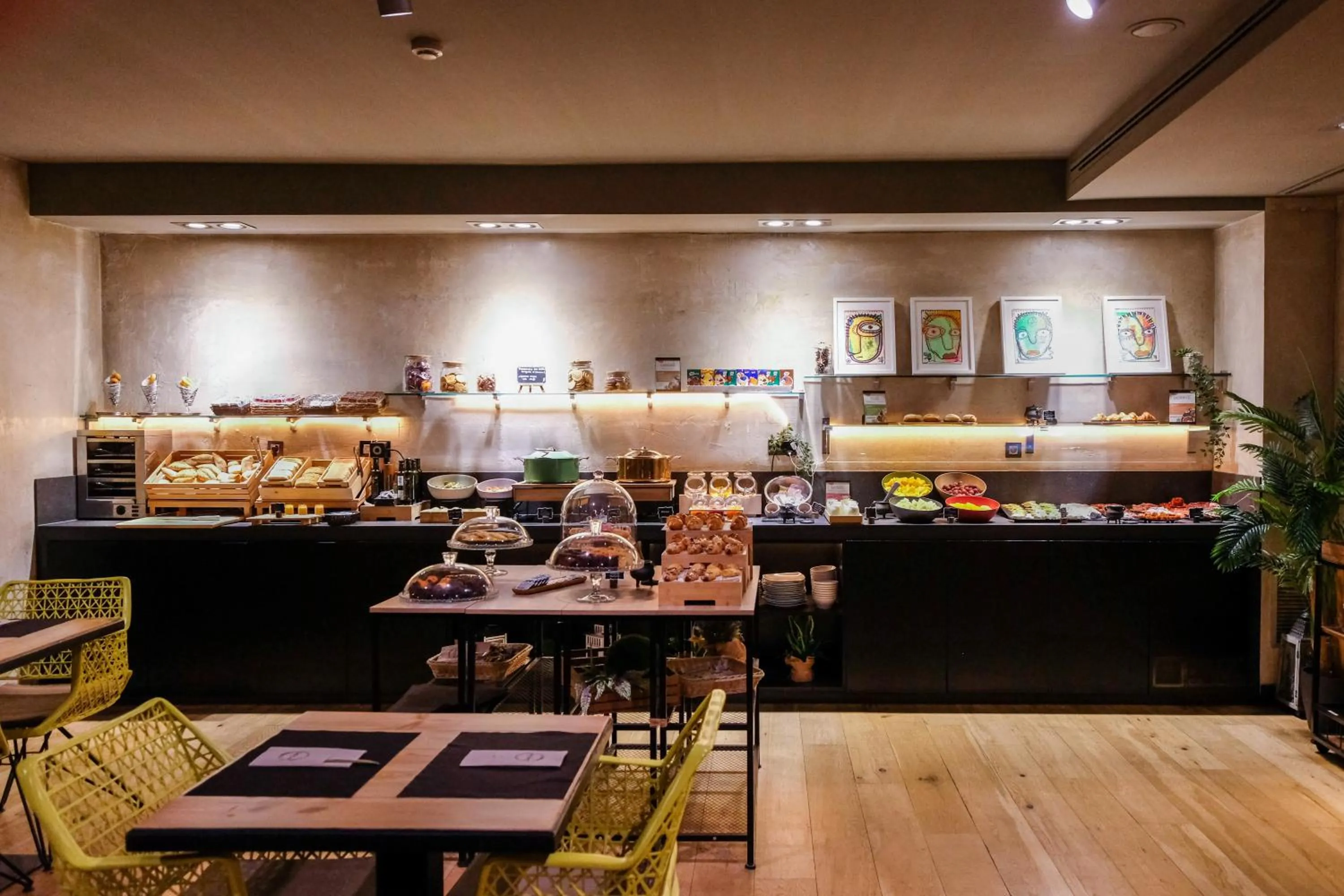 Buffet breakfast in Zenit Abeba