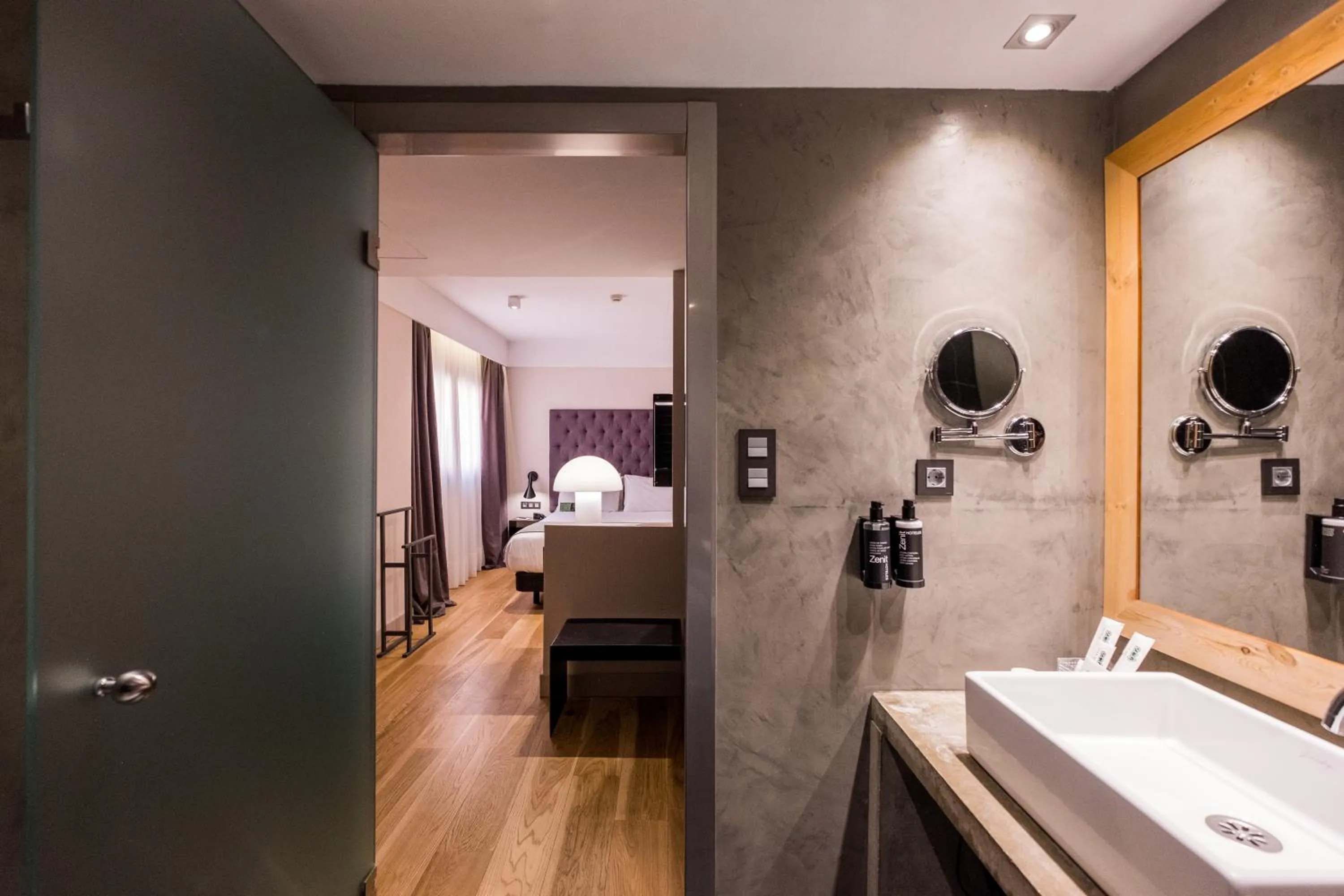 Bathroom, Bed in Zenit Abeba