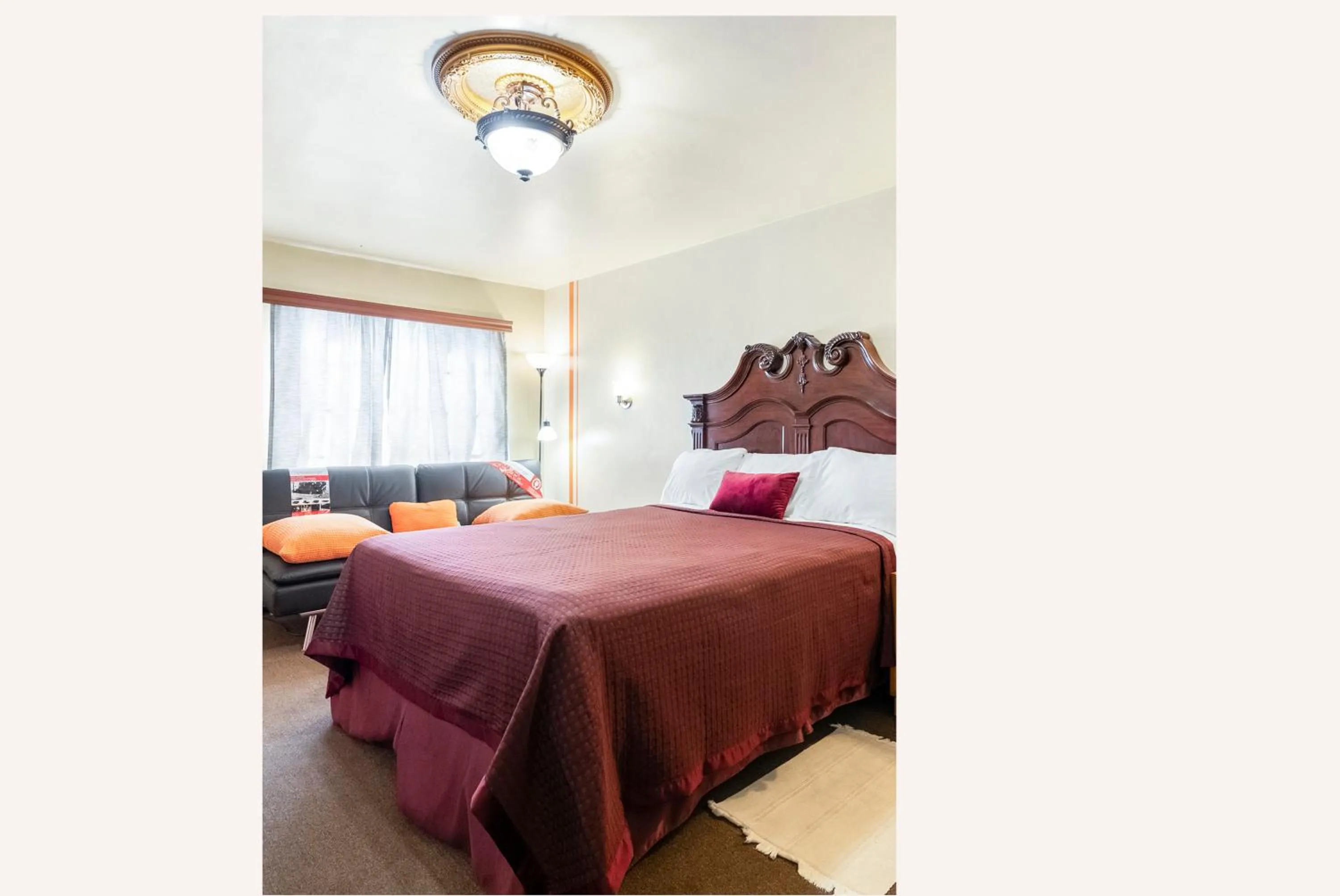 Photo of the whole room, Bed in THE NEW STAR MOTEL - 1950s Extended-Stay Lodging and Retreat Center