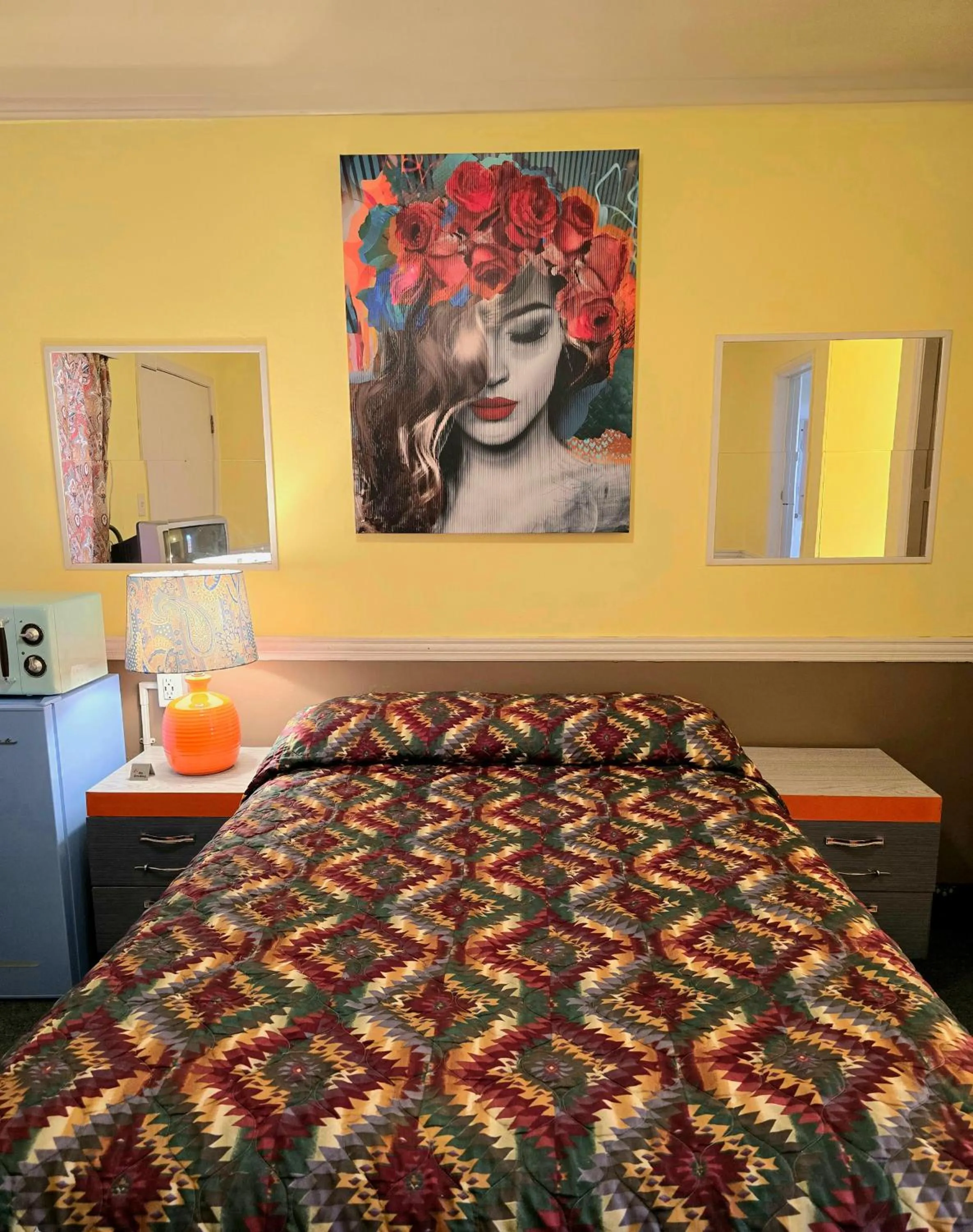 Bed in THE NEW STAR MOTEL - 1950s Extended-Stay Lodging and Retreat Center