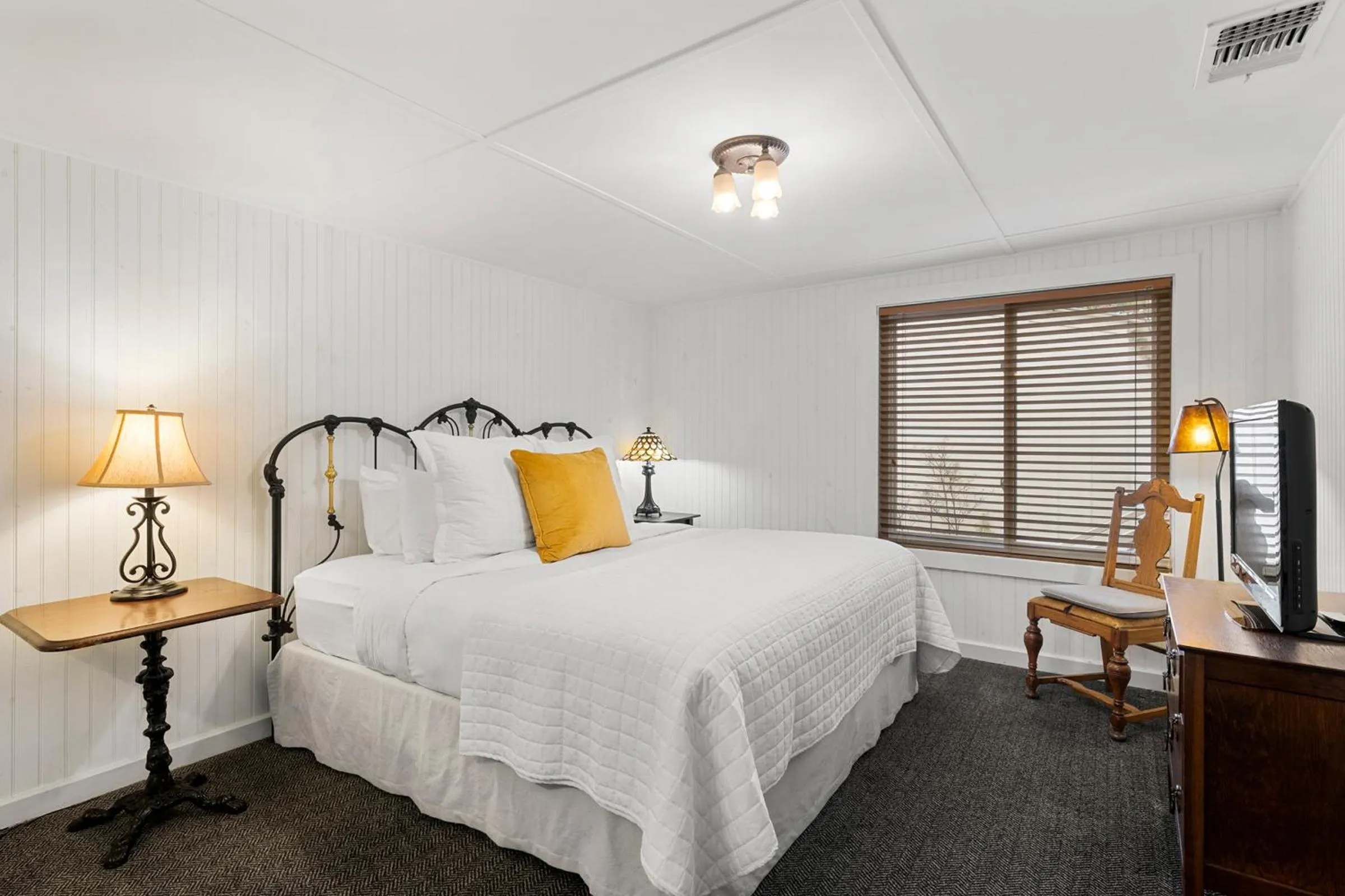 Bed in The Meyer Hotel