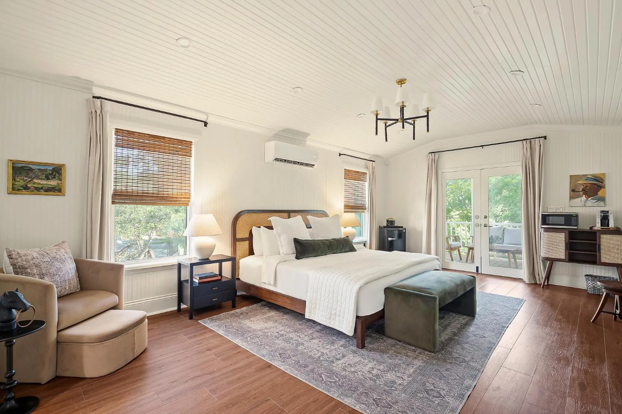 Seating area, Bed in The Meyer Hotel