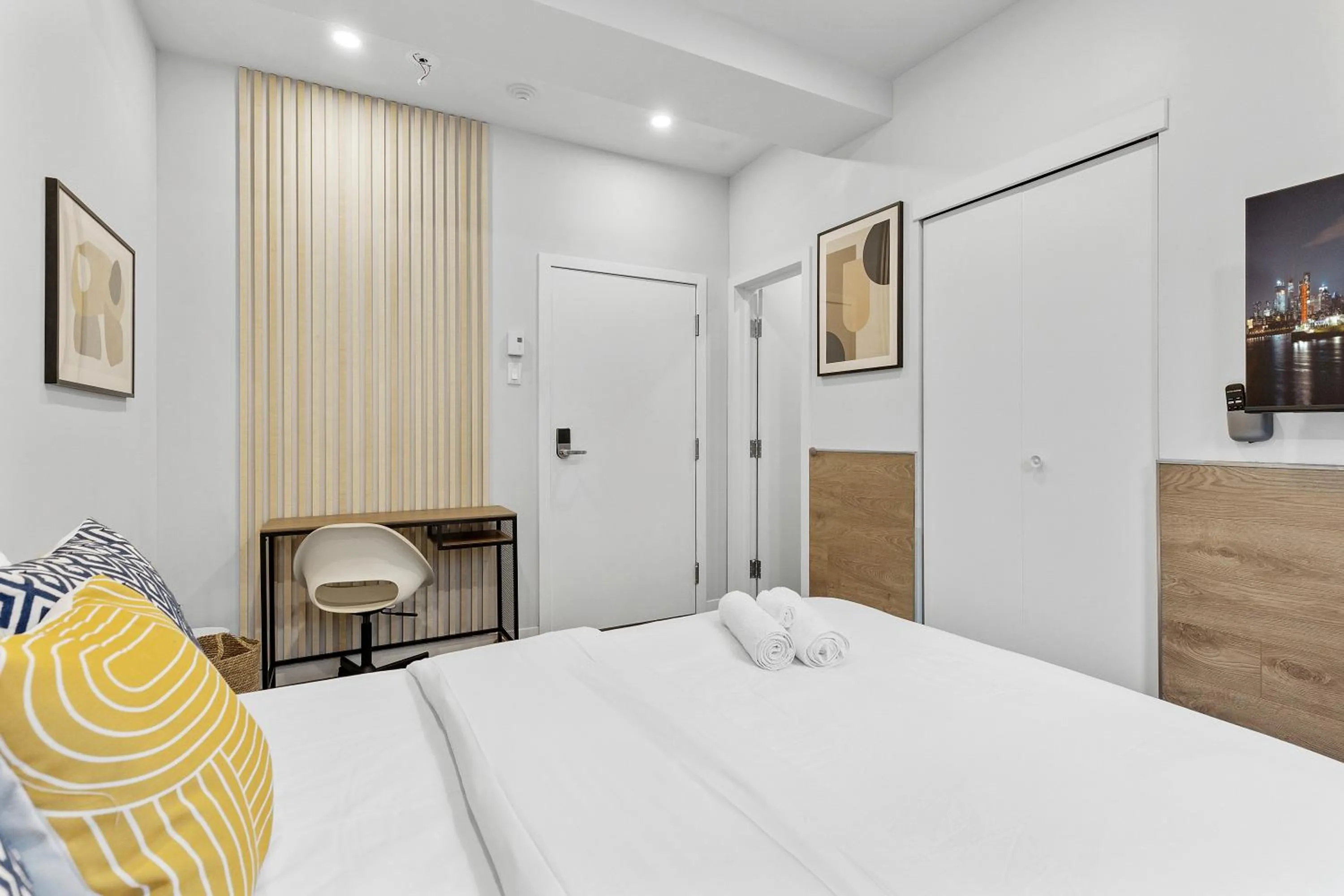 Bed in Le Sand & Stone Hotel