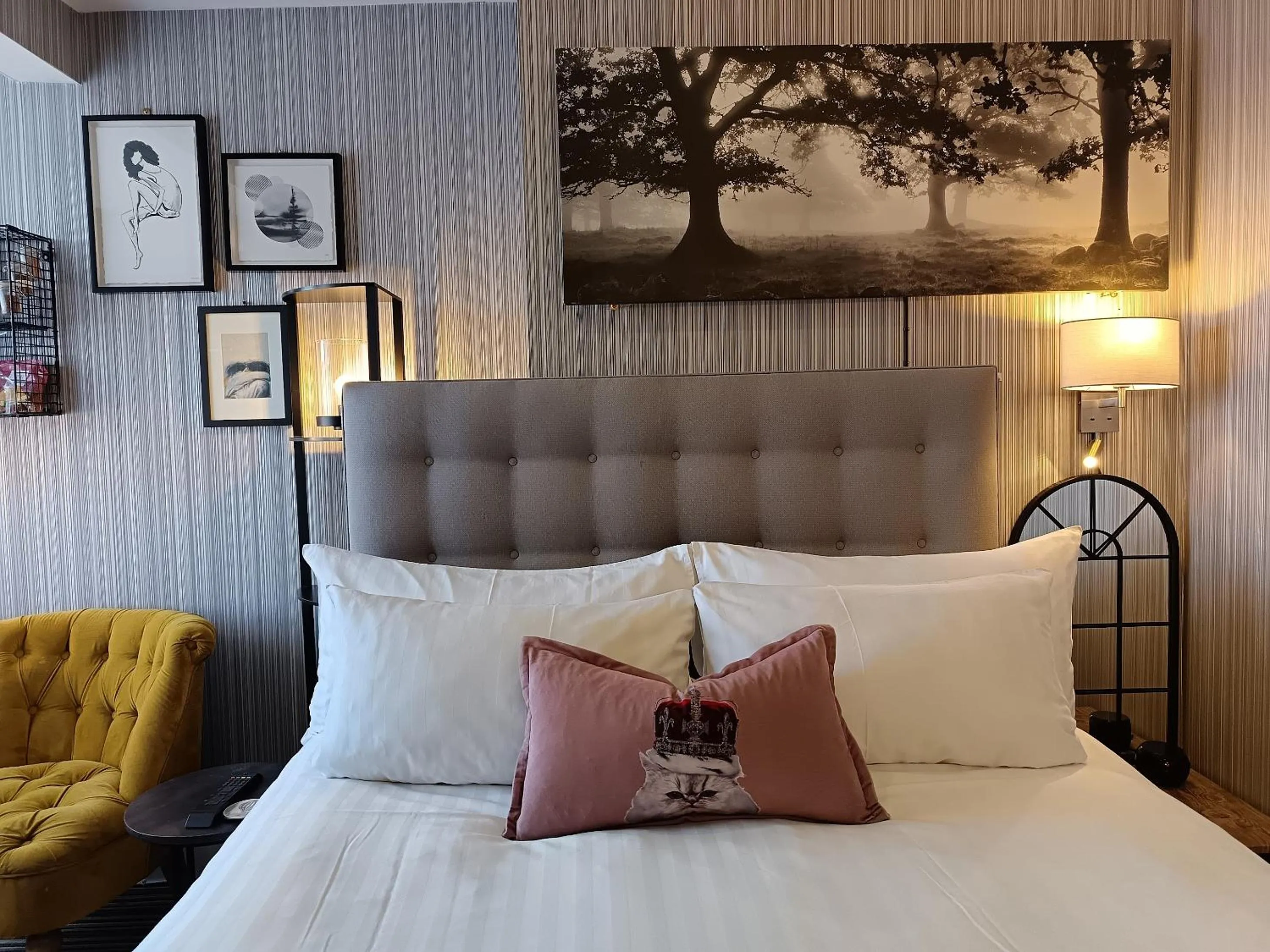 Bed in Regency Rooms