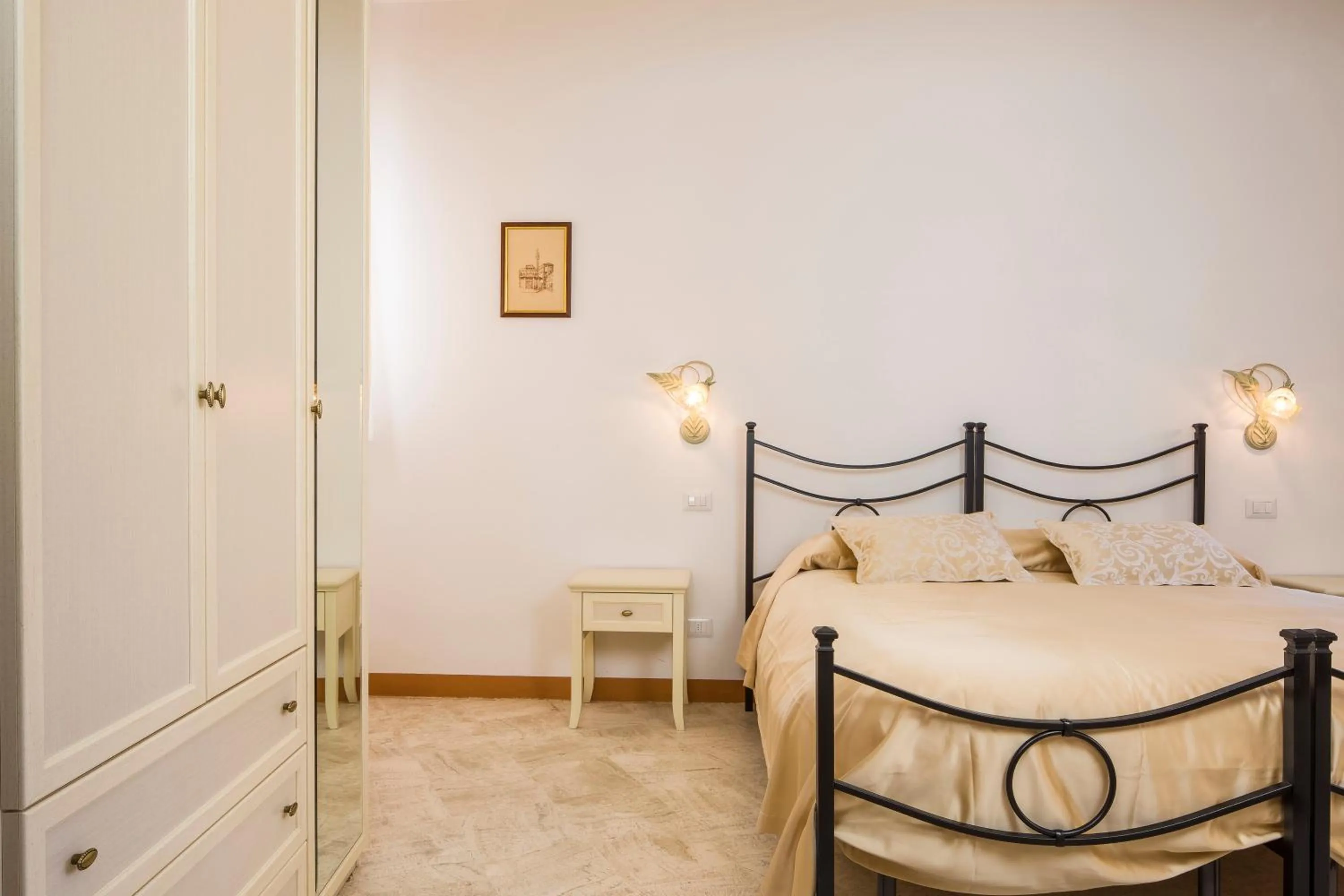 Decorative detail, Bed in B&B I Tetti di Siena