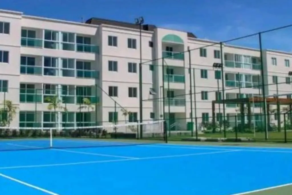 Tennis court in Palm Village Acqua