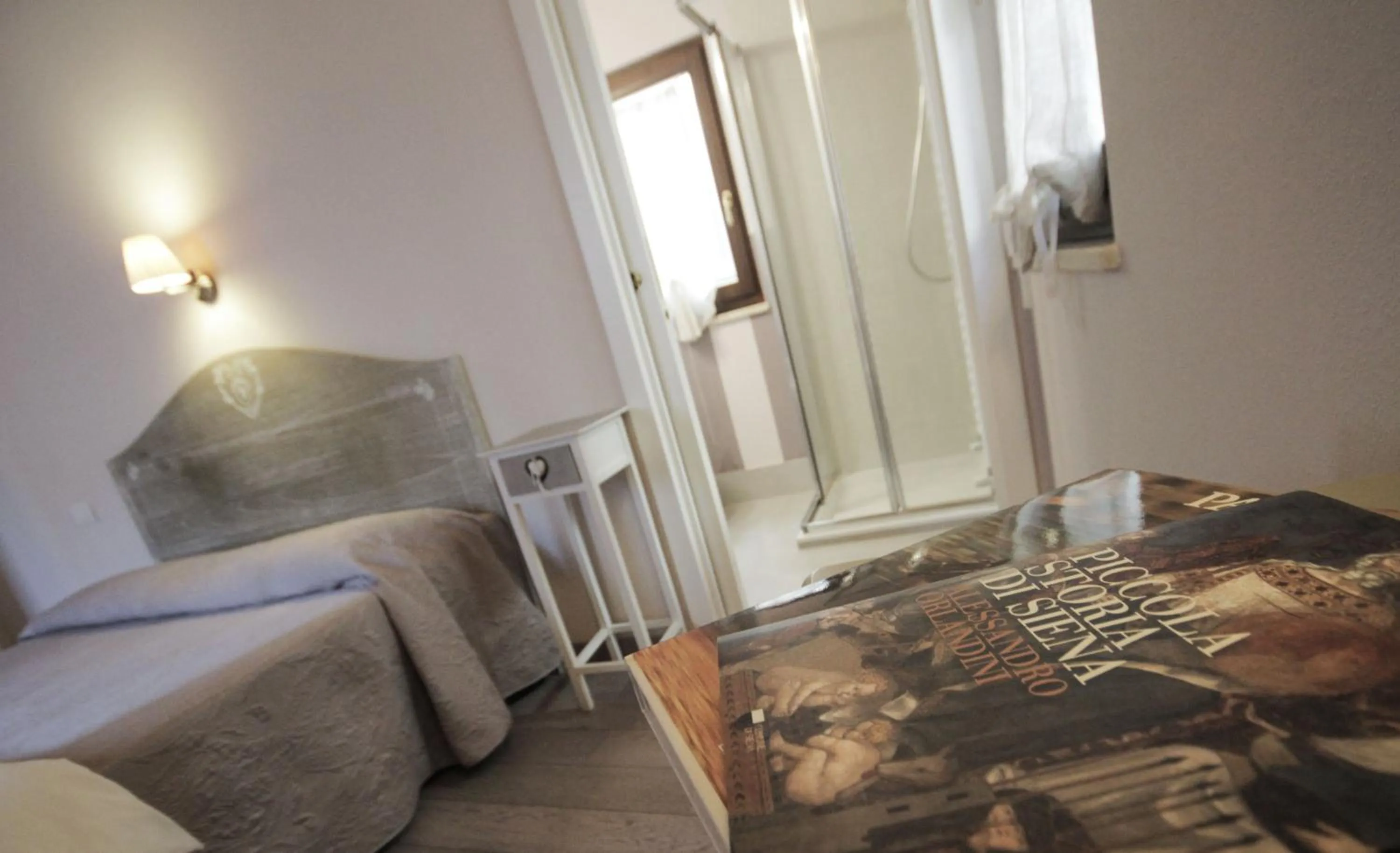 Decorative detail, Bed in B&B Il Senesino