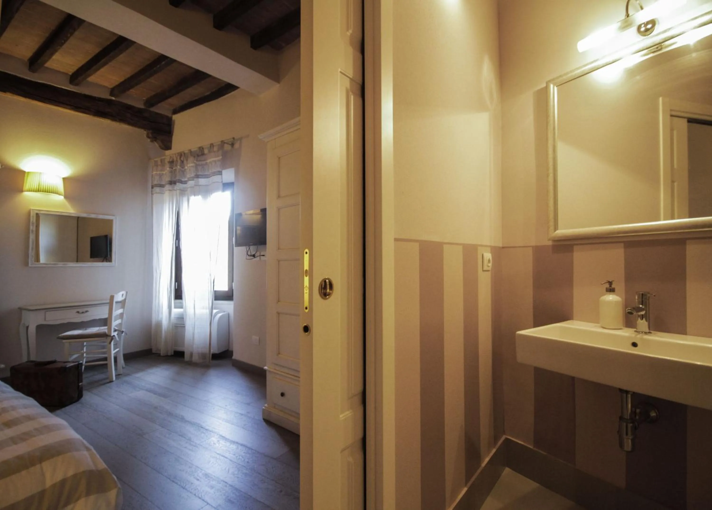 Bathroom, Bed in B&B Il Senesino