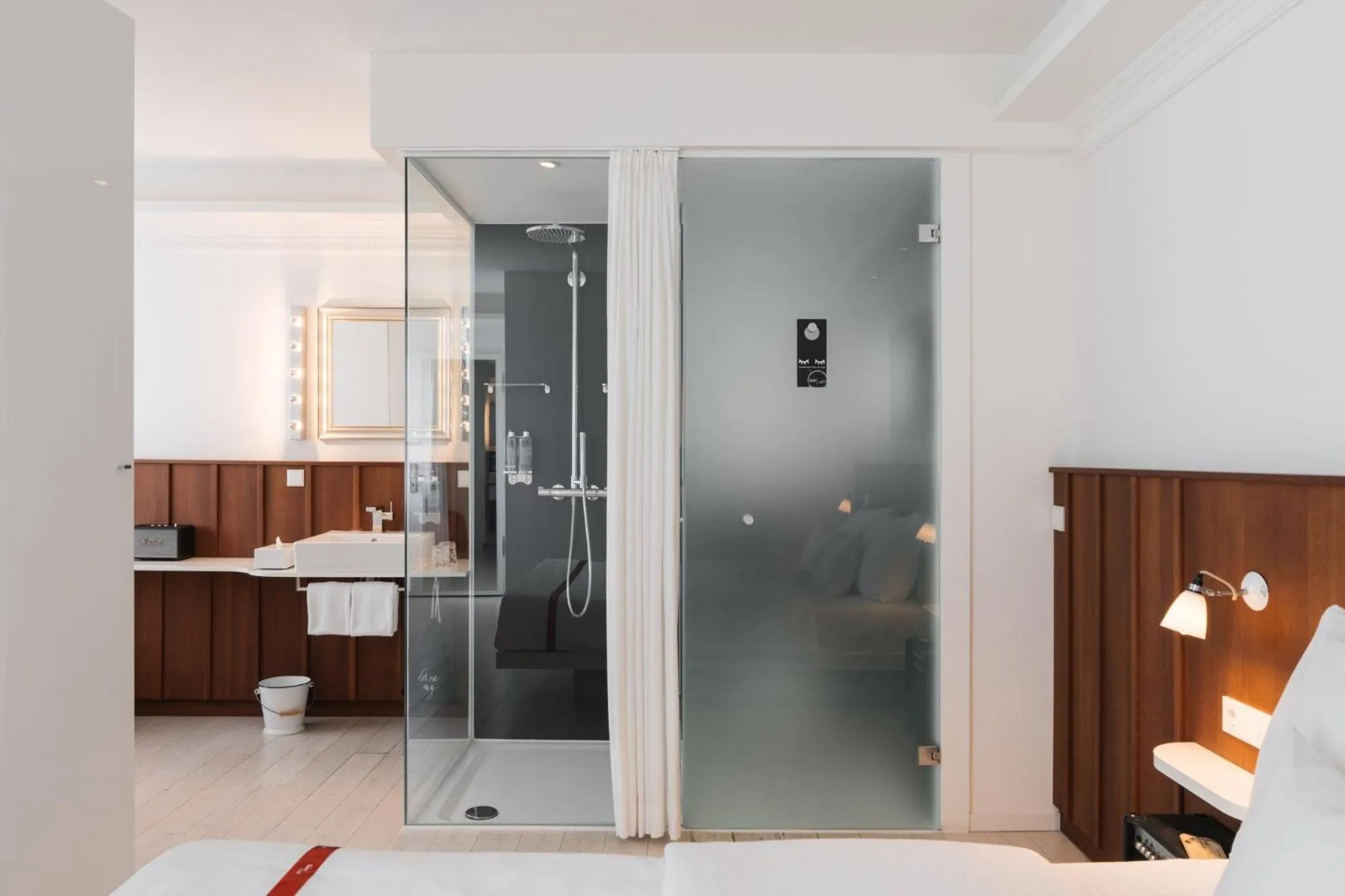 Bathroom, Bed in Ruby Sofie Hotel Vienna