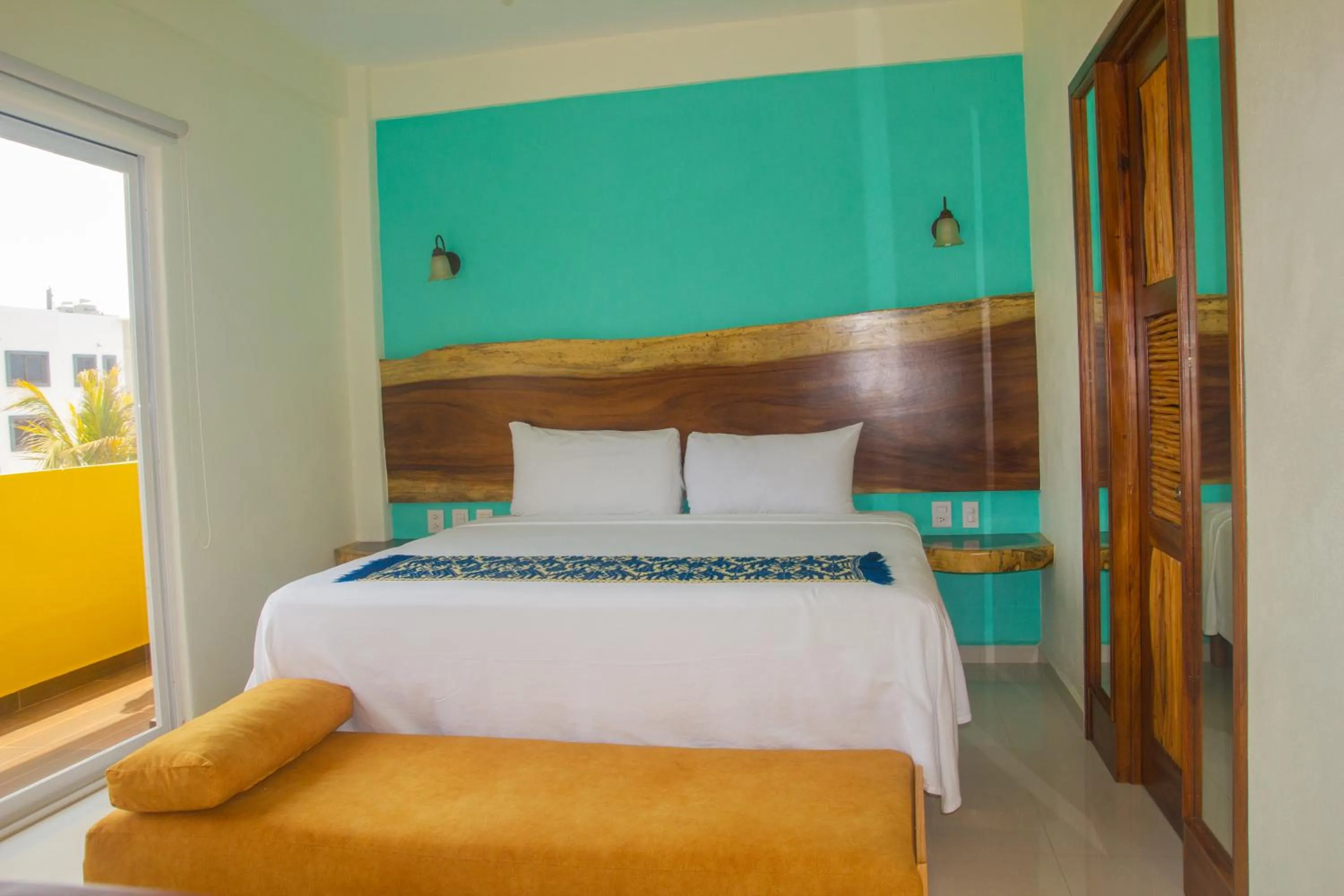 Bed in Hotel Happy Beach