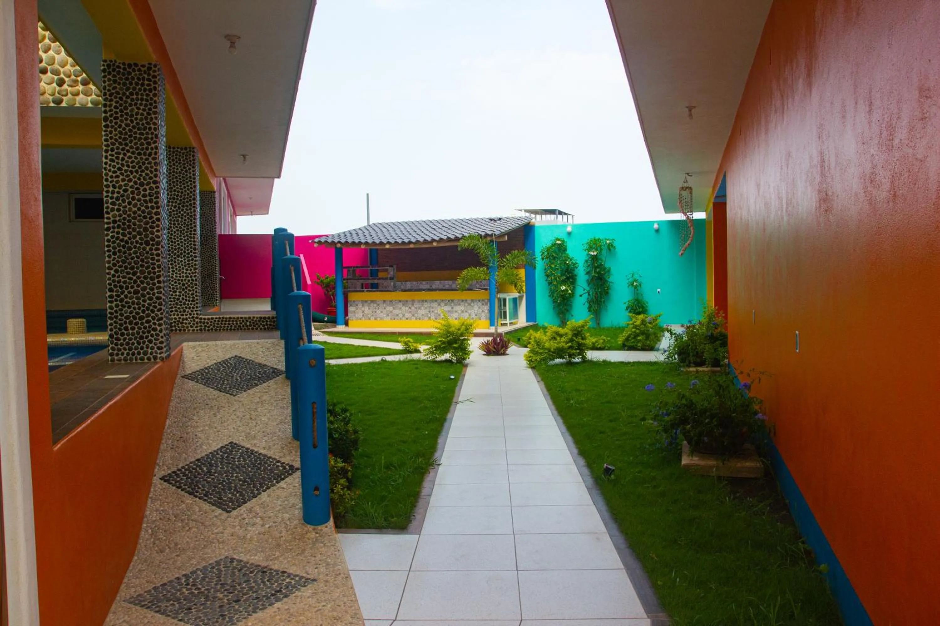 Property building in Hotel Happy Beach