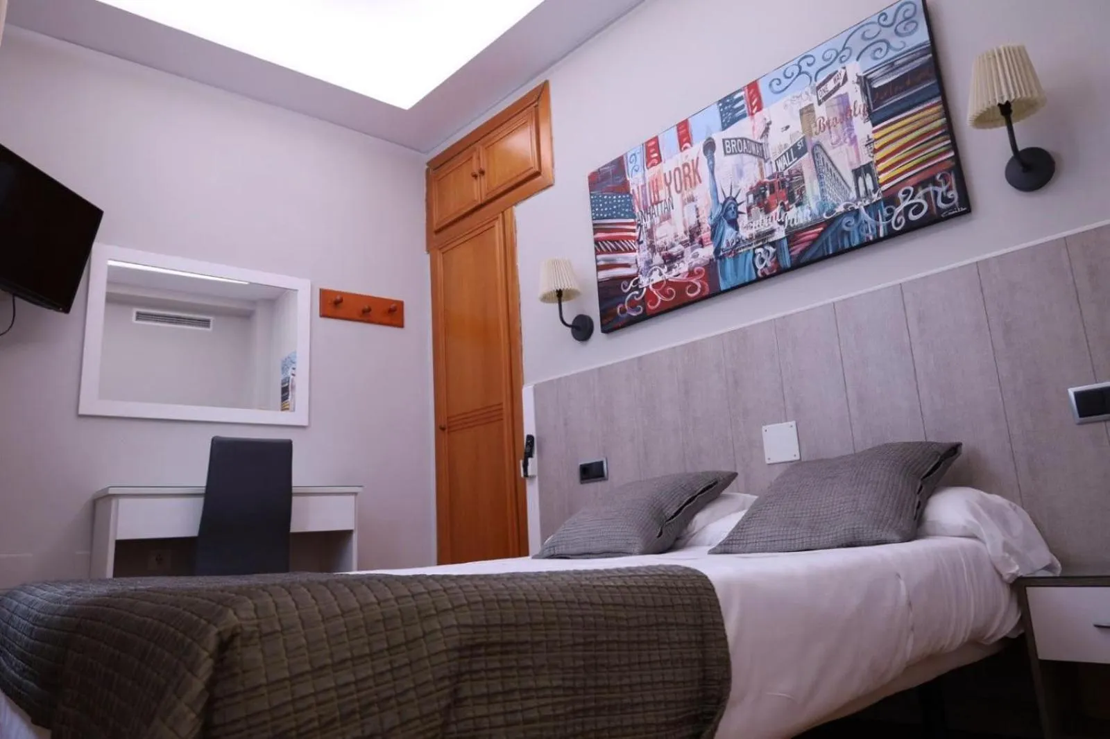 Bed in Hostal Victoria