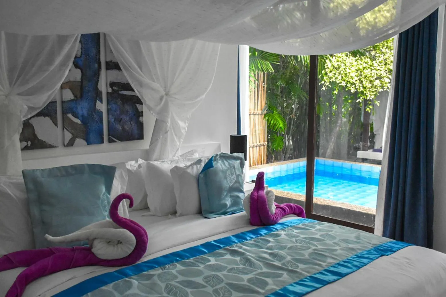 Pool view, Bed in Carpe Diem Villas & Resort Dive & Stay resort