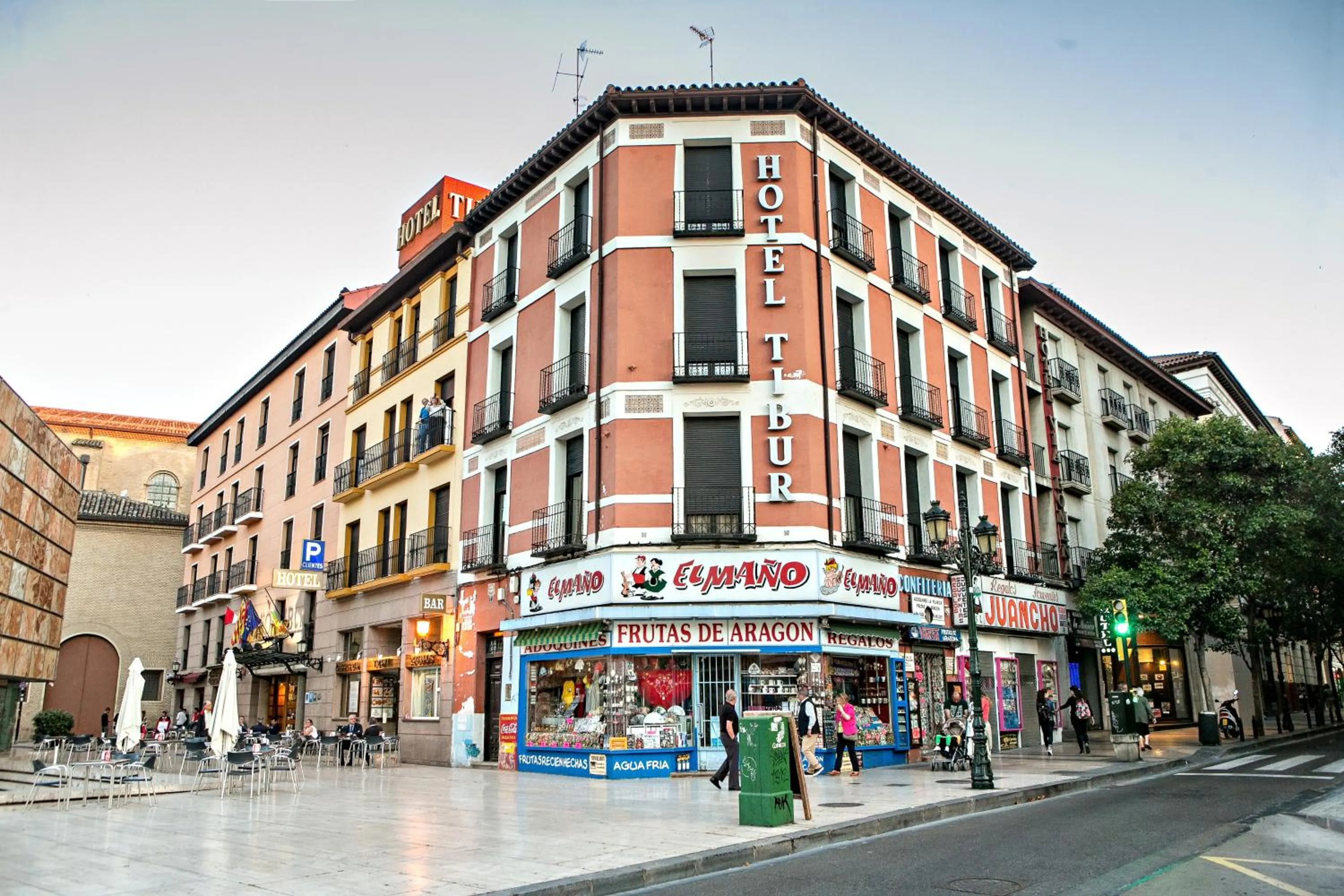 Facade/entrance in Hotel Tibur