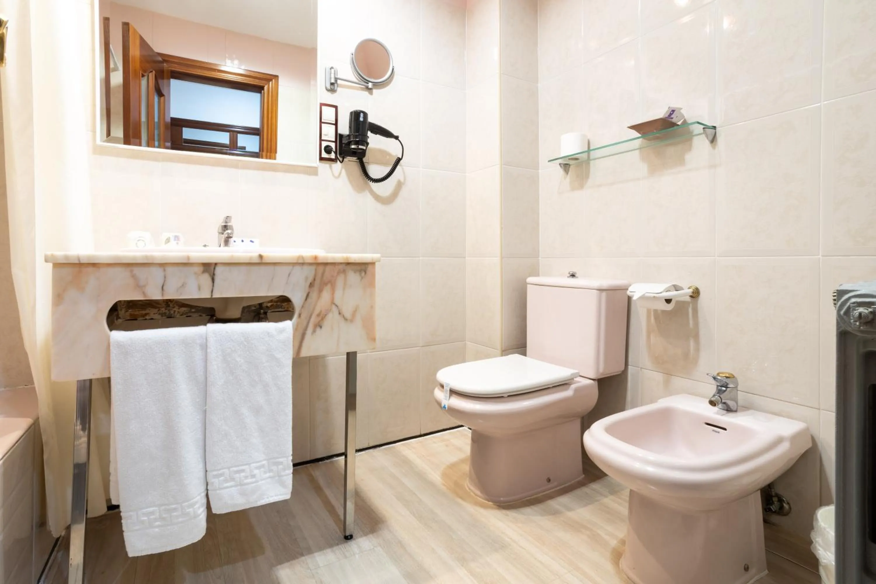 Bathroom in Hotel Tibur