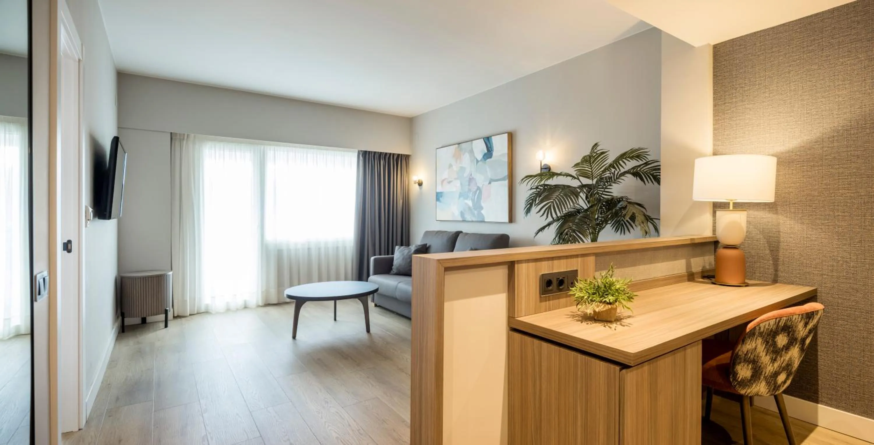 Bedroom in Ilunion Romareda