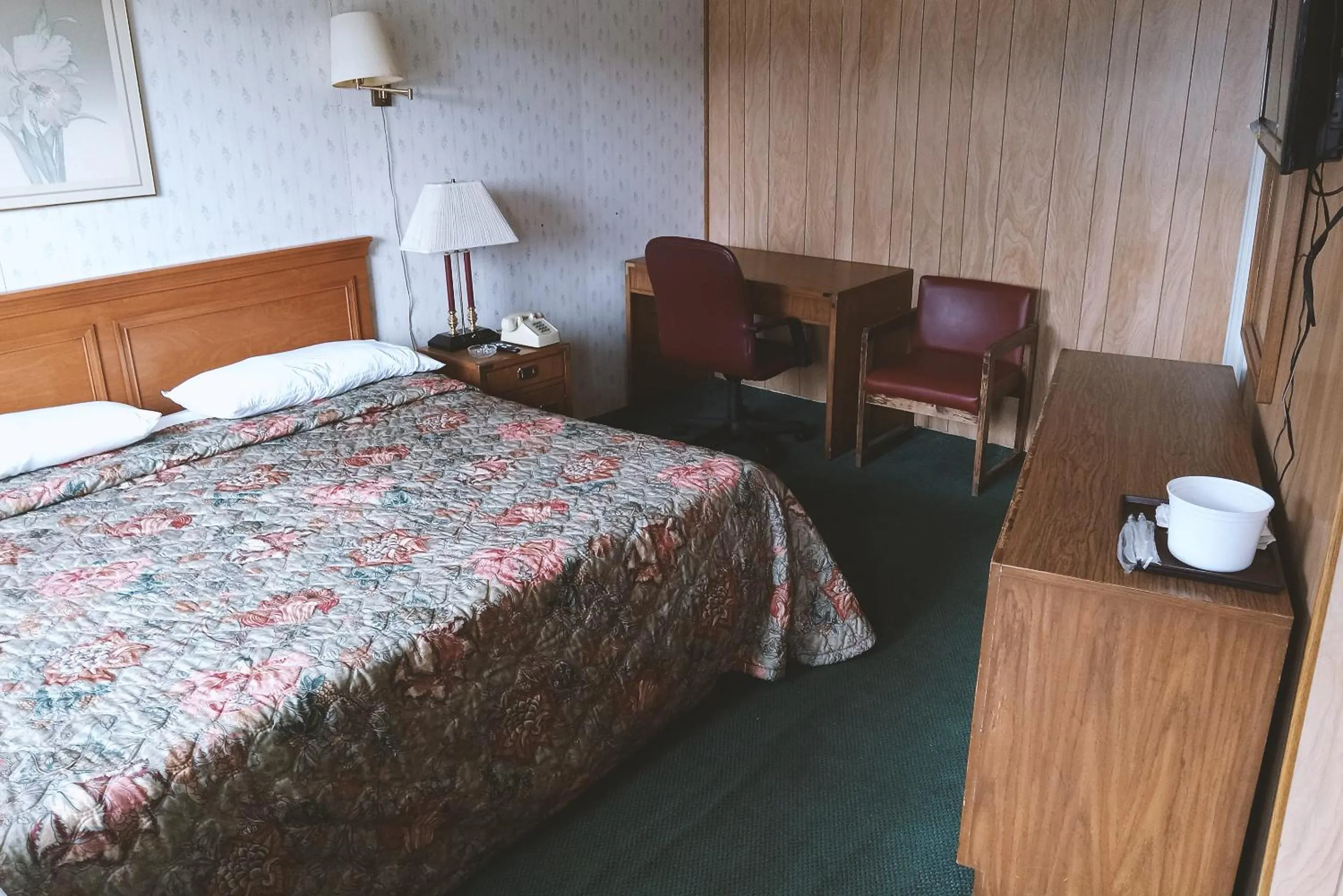 Bedroom in Blue Way Inn & Suites Winfield