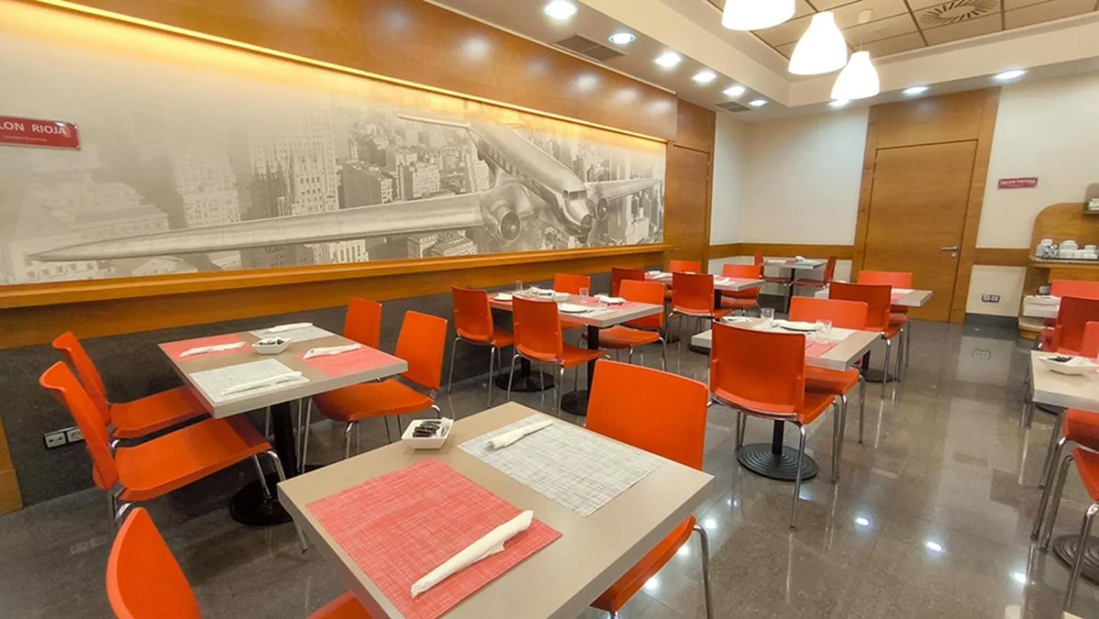 Restaurant/places to eat in Hotel Condes de Haro