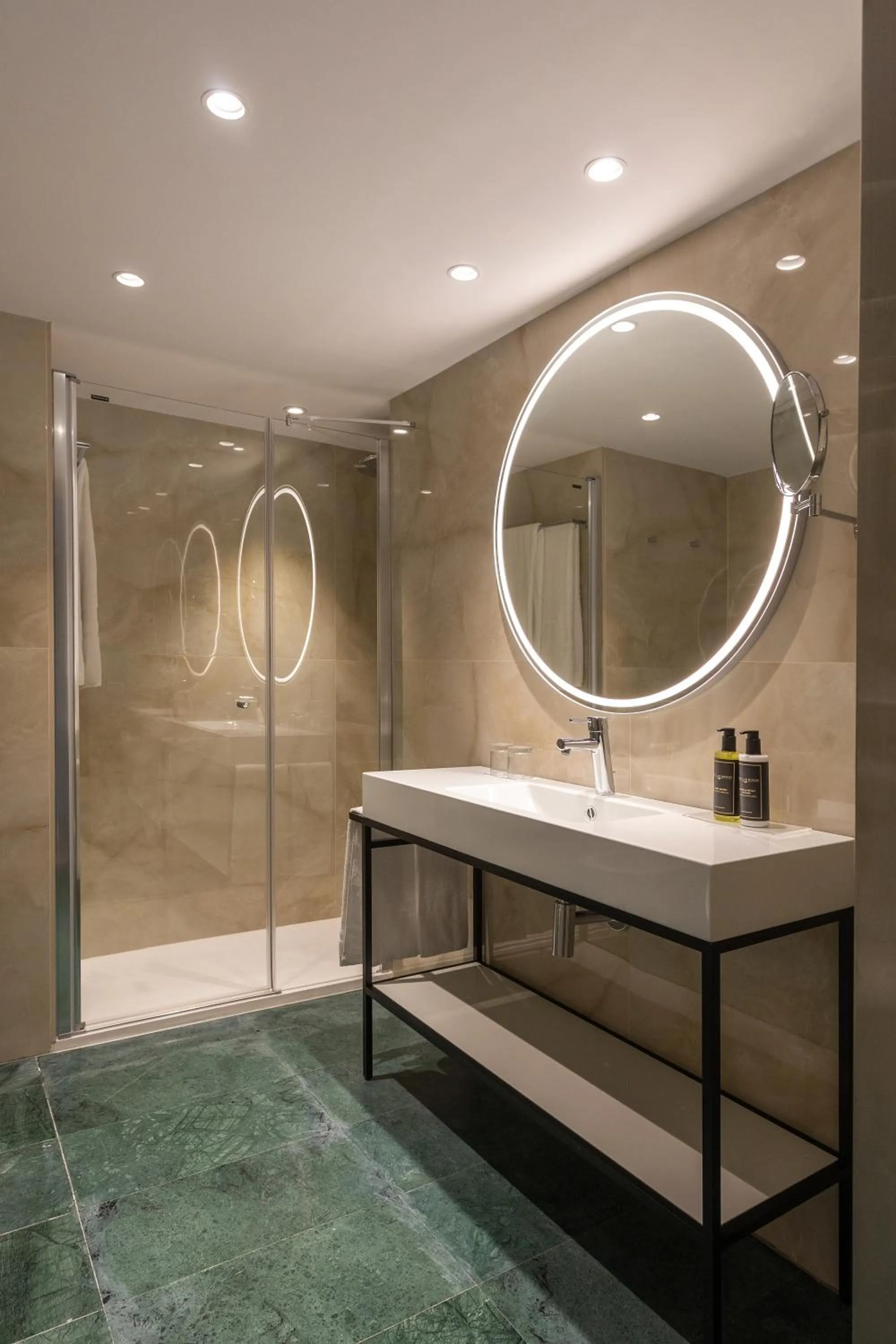 Shower in Eurostars Cristal Palace