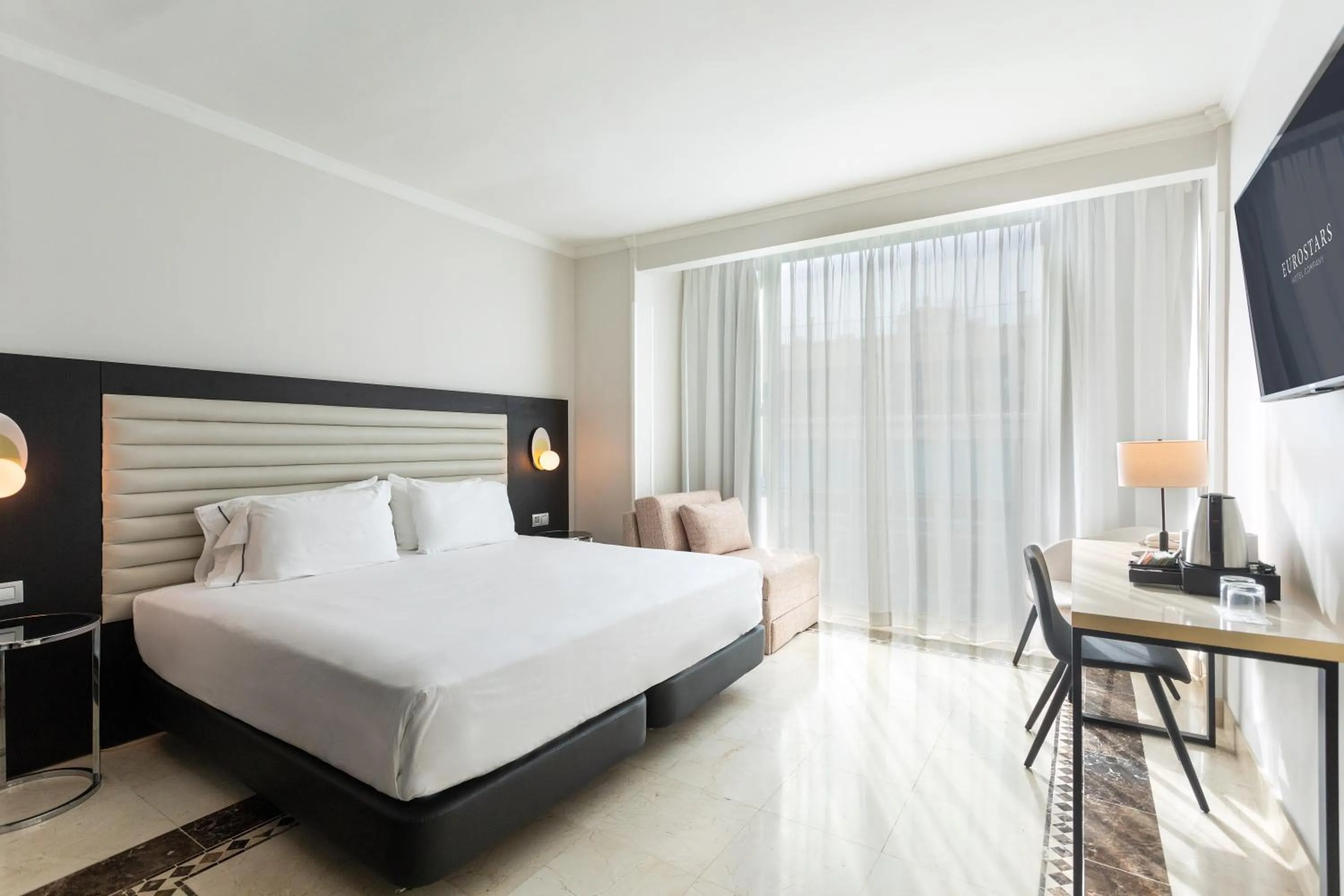 Bed in Eurostars Cristal Palace