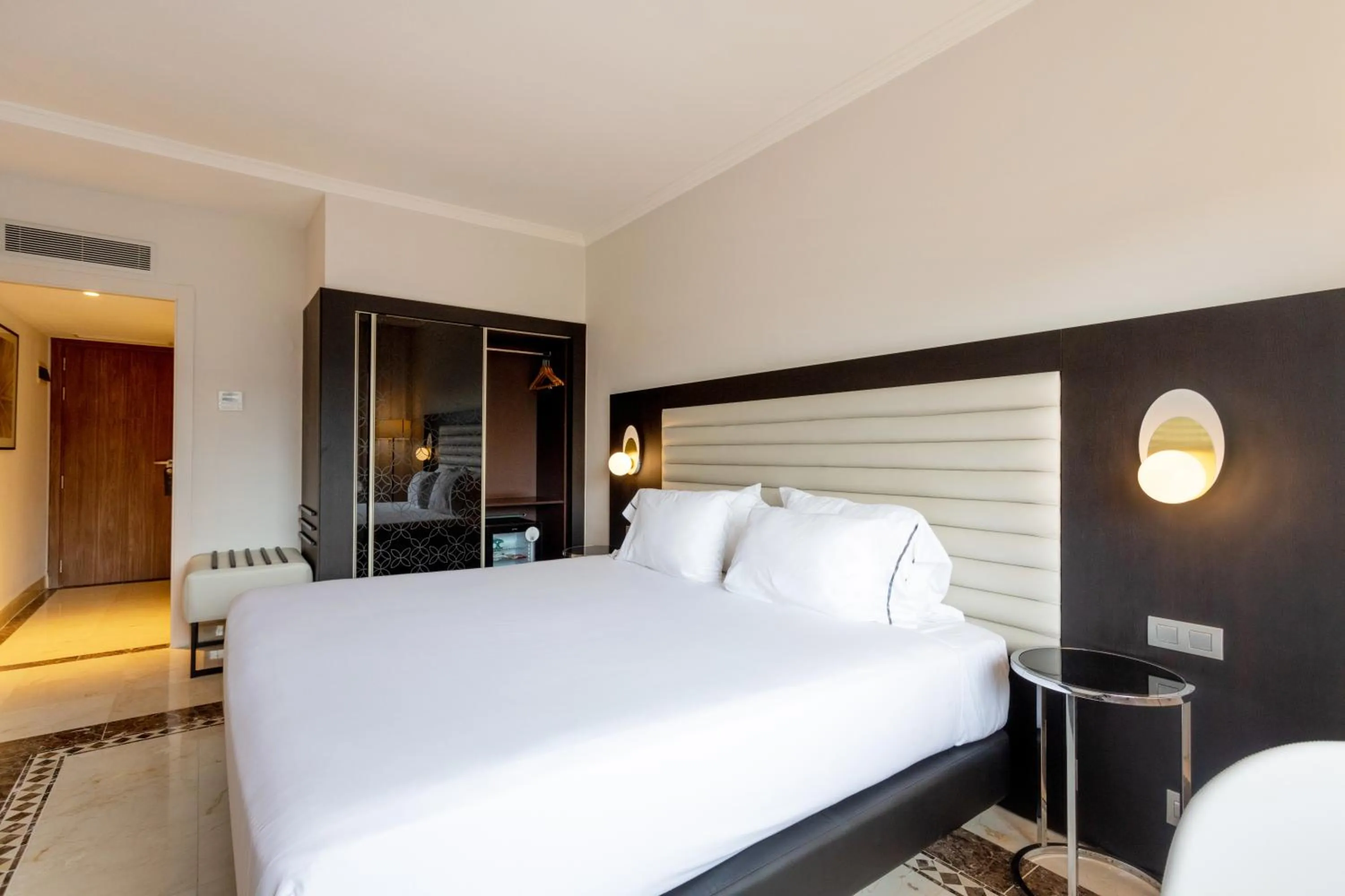 Bed in Eurostars Cristal Palace