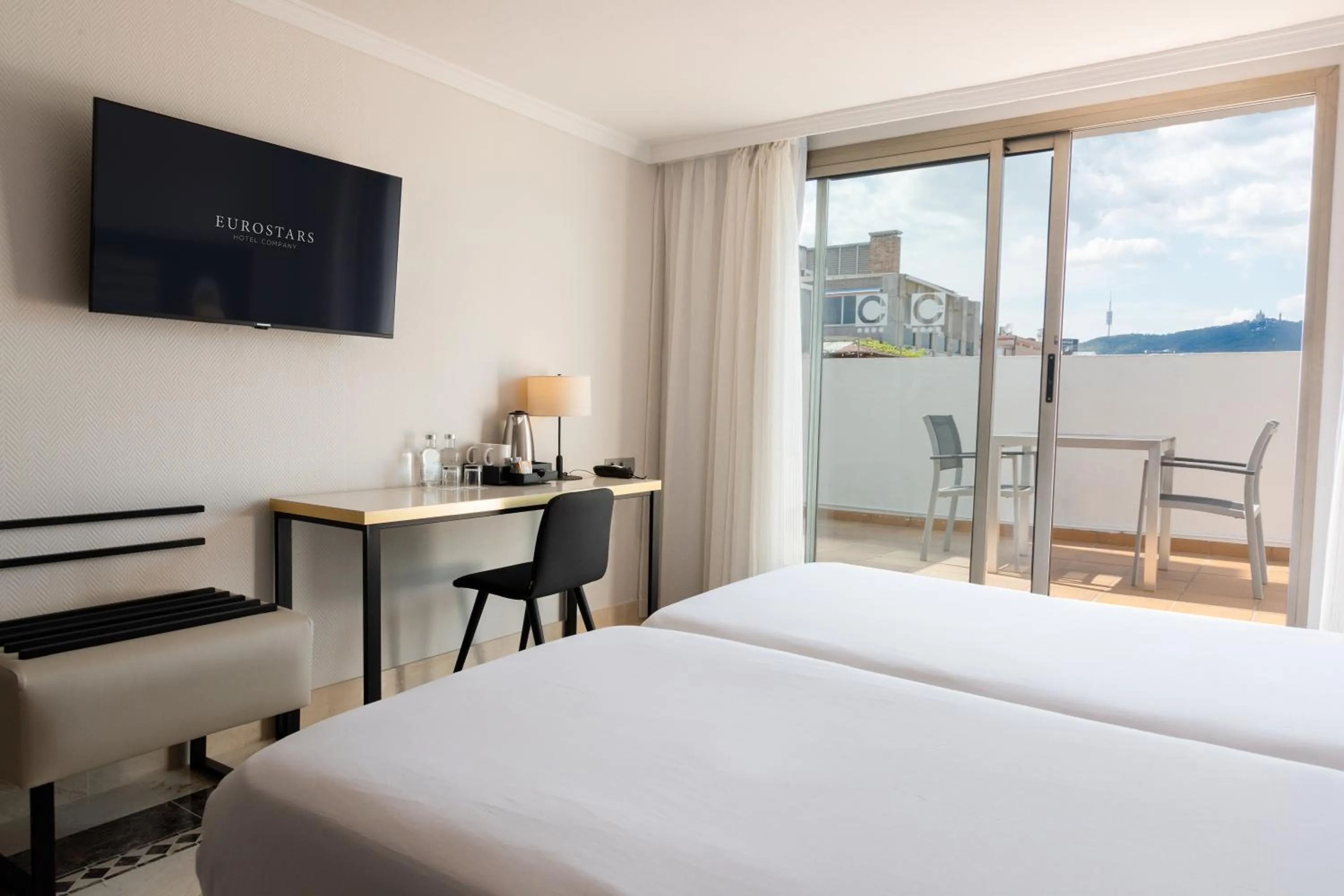 Bed in Eurostars Cristal Palace