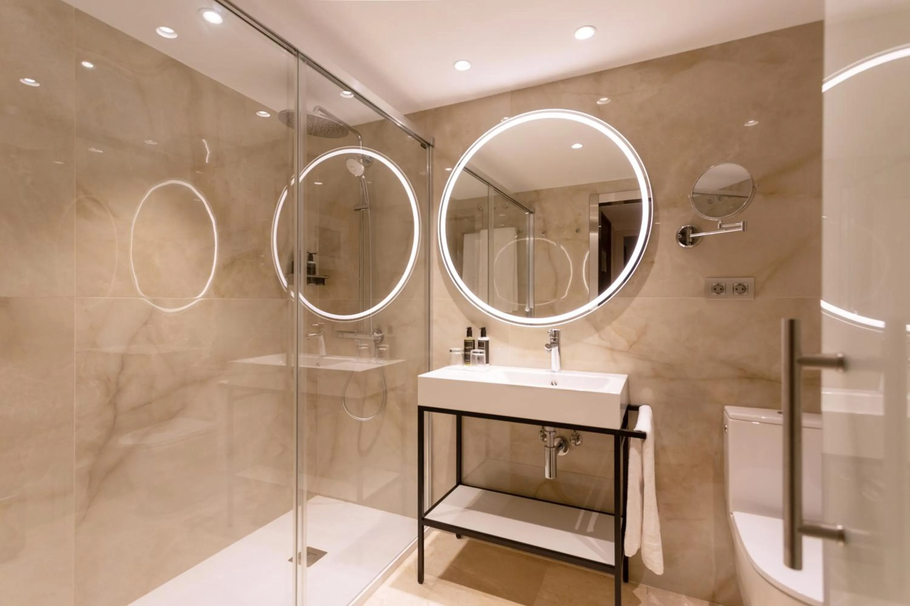 Shower in Eurostars Cristal Palace