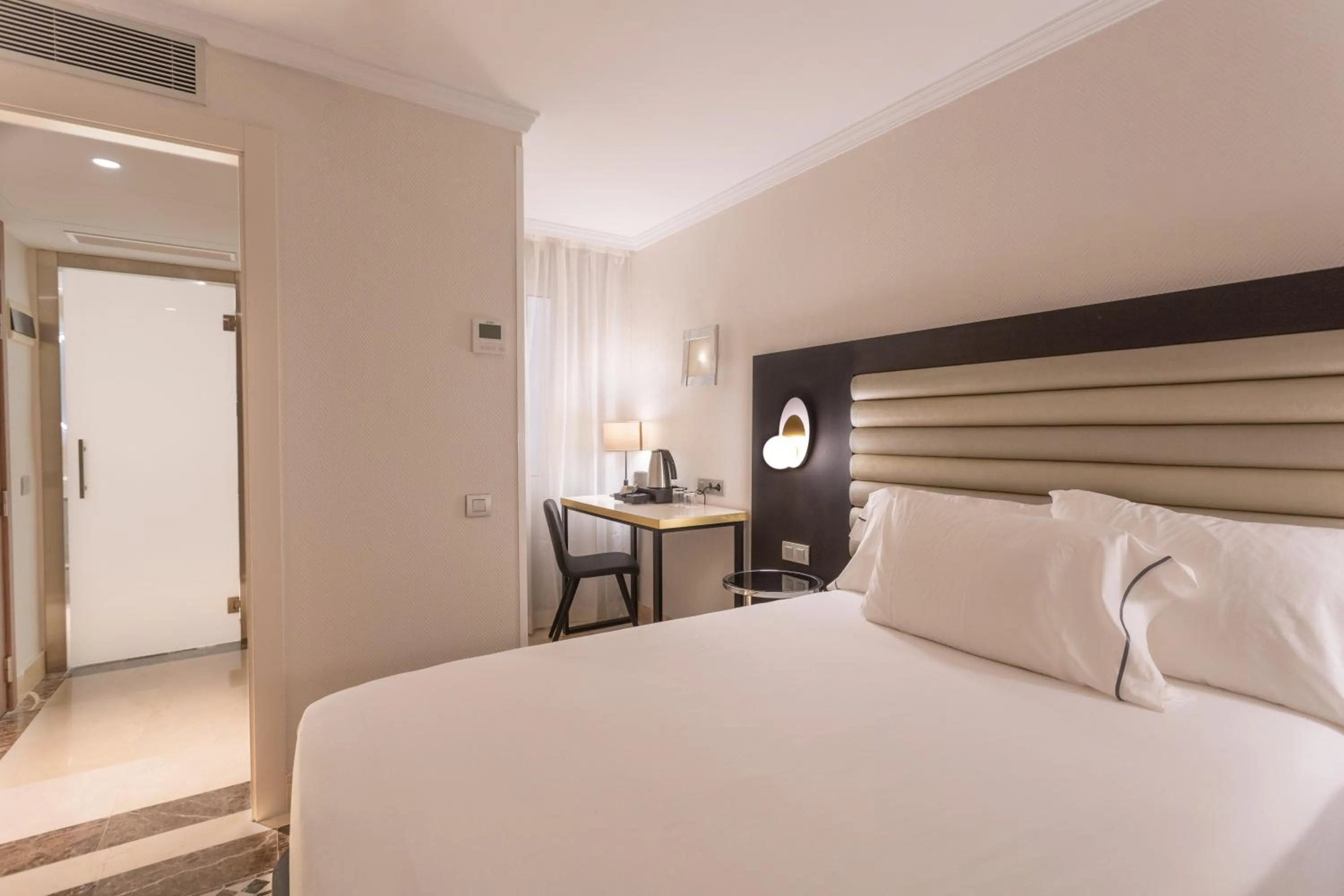 Bed in Eurostars Cristal Palace