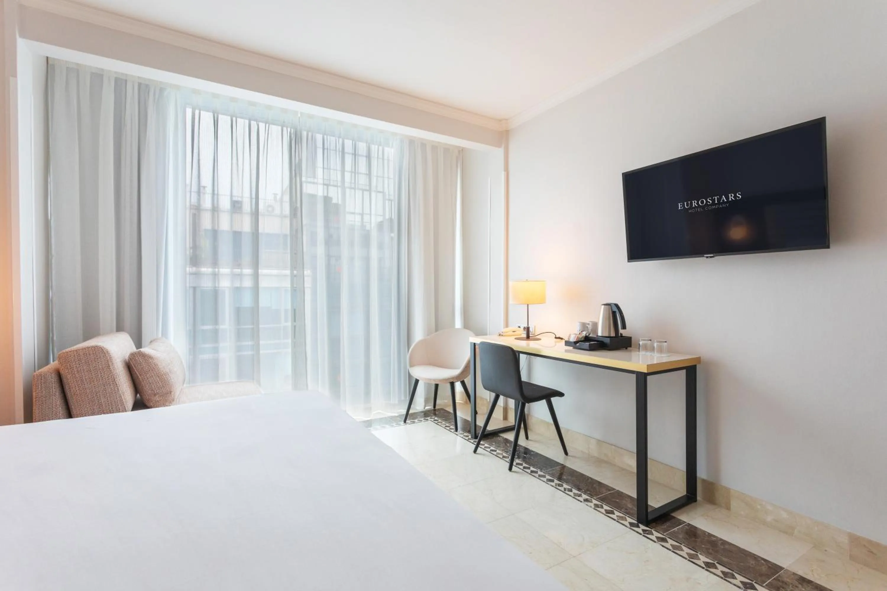 TV and multimedia, Bed in Eurostars Cristal Palace