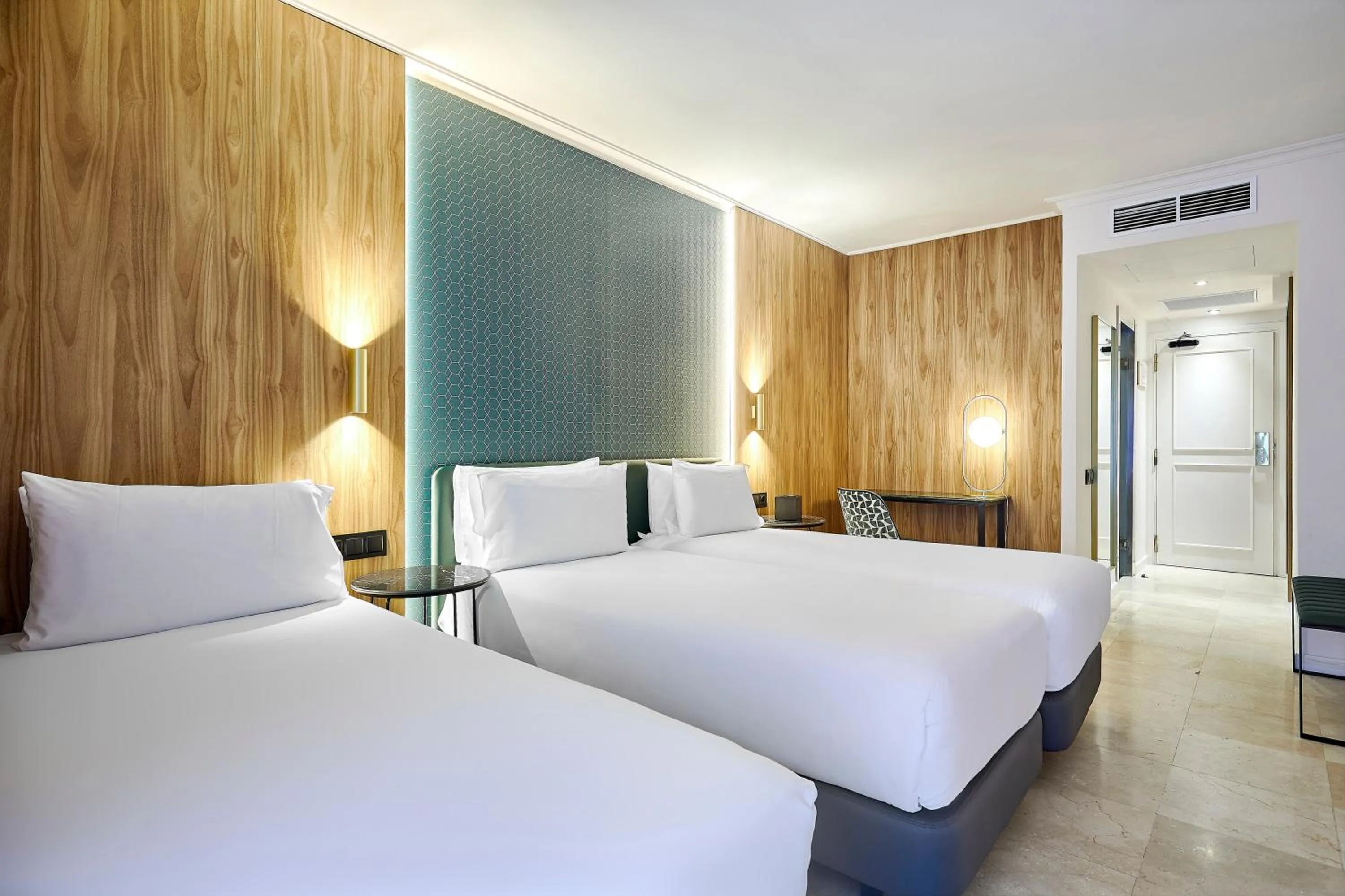 Text overlay, Bed in Exe Mitre