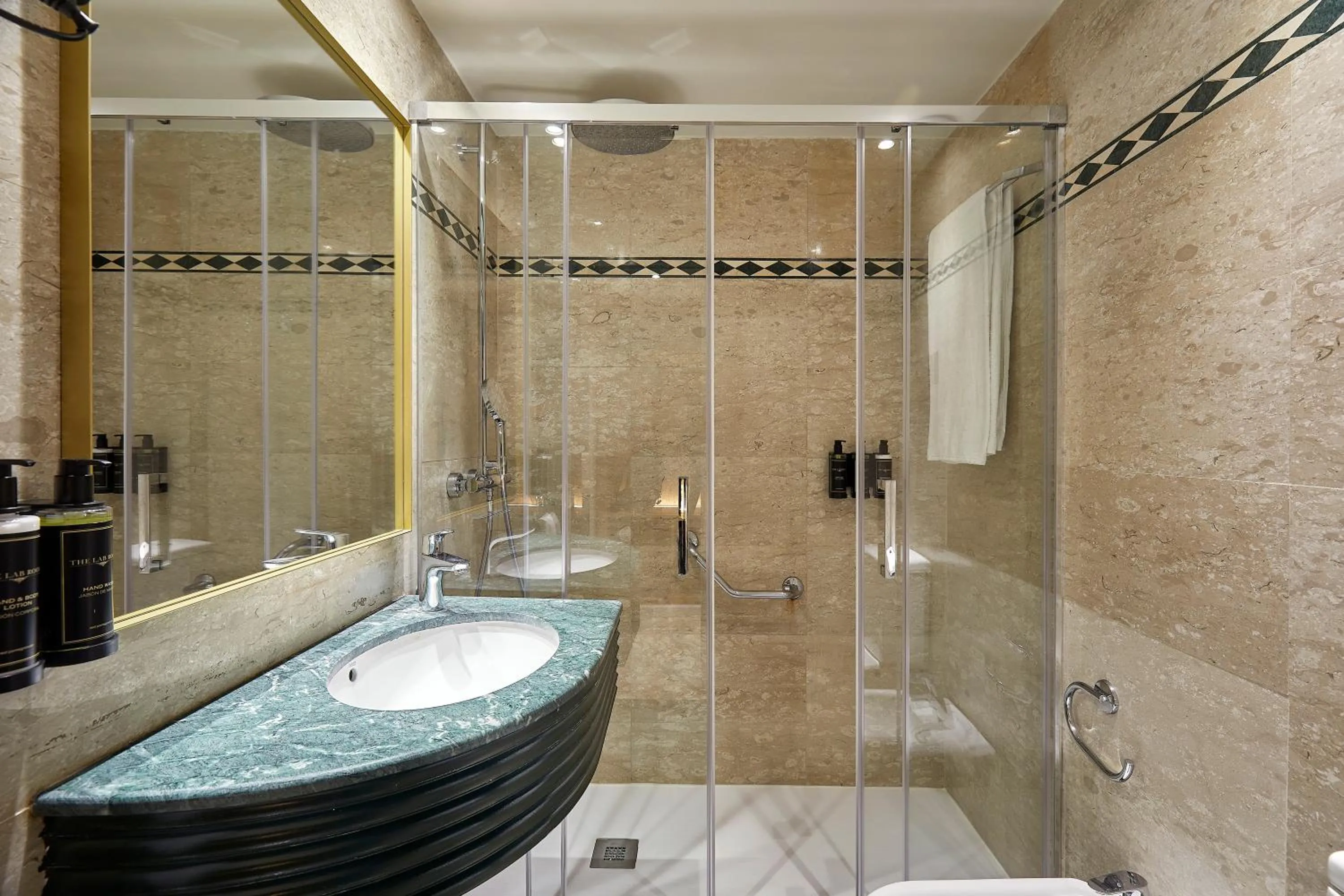 Bathroom in Exe Mitre