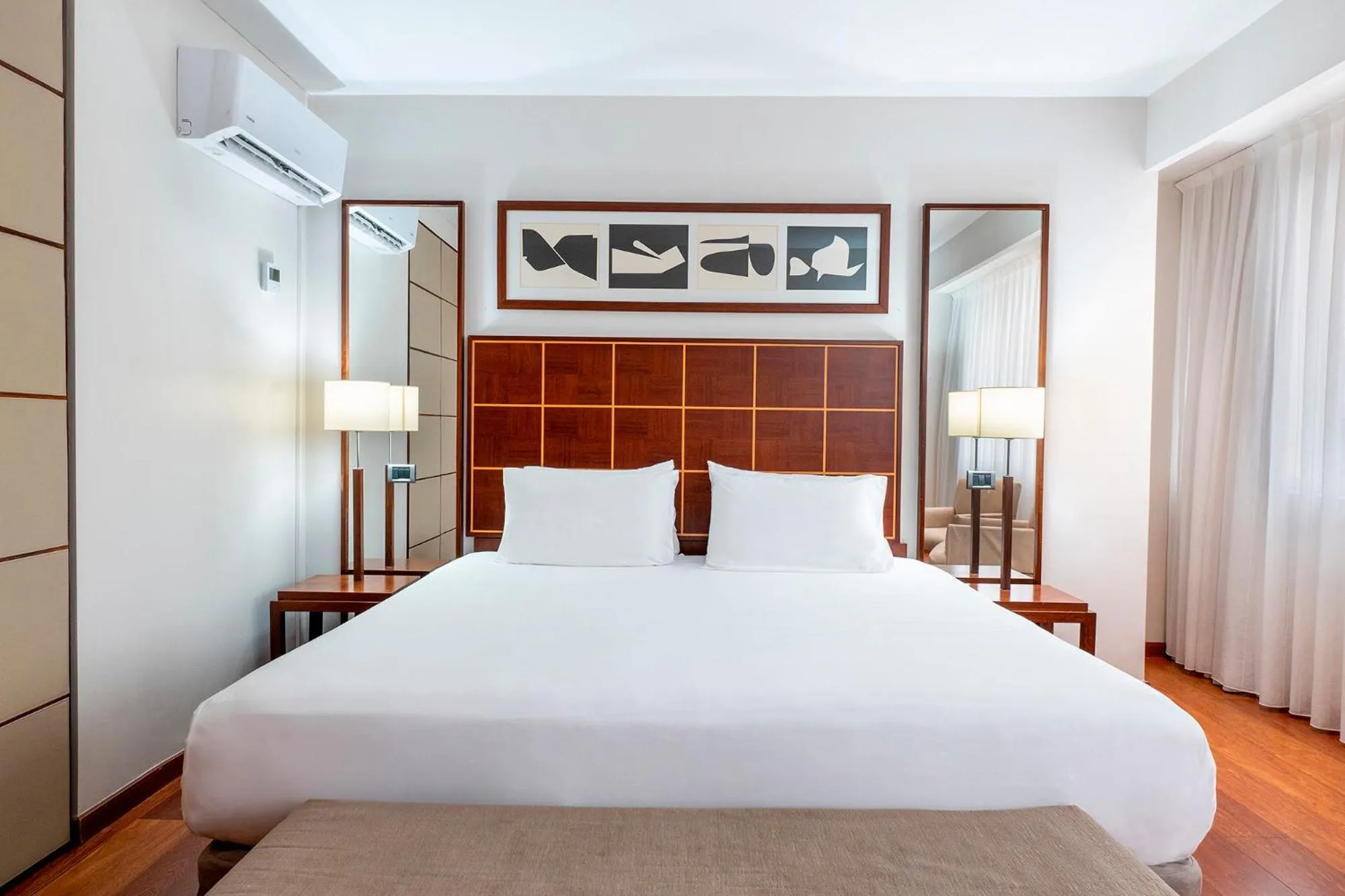 Photo of the whole room, Bed in Exe Parc del Vallés