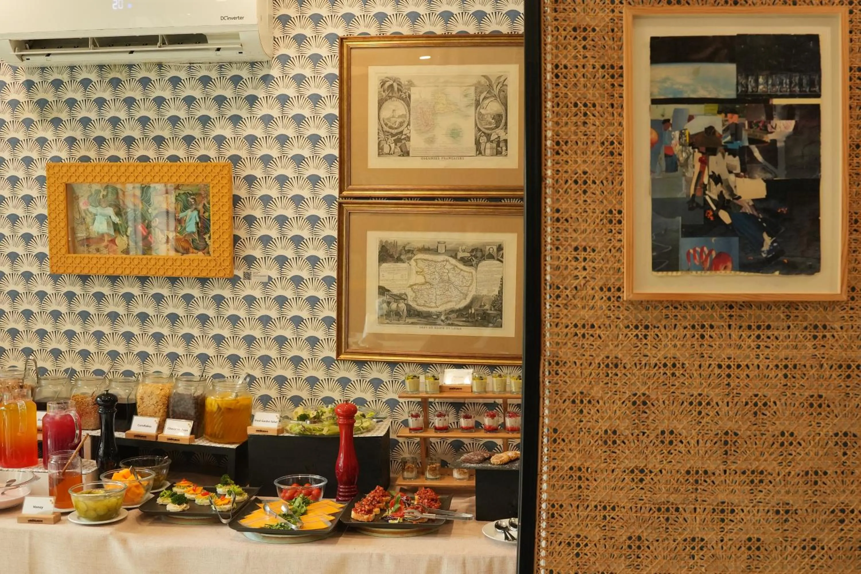 Restaurant/places to eat in Ambiance Boutique Art Hotel Karachi