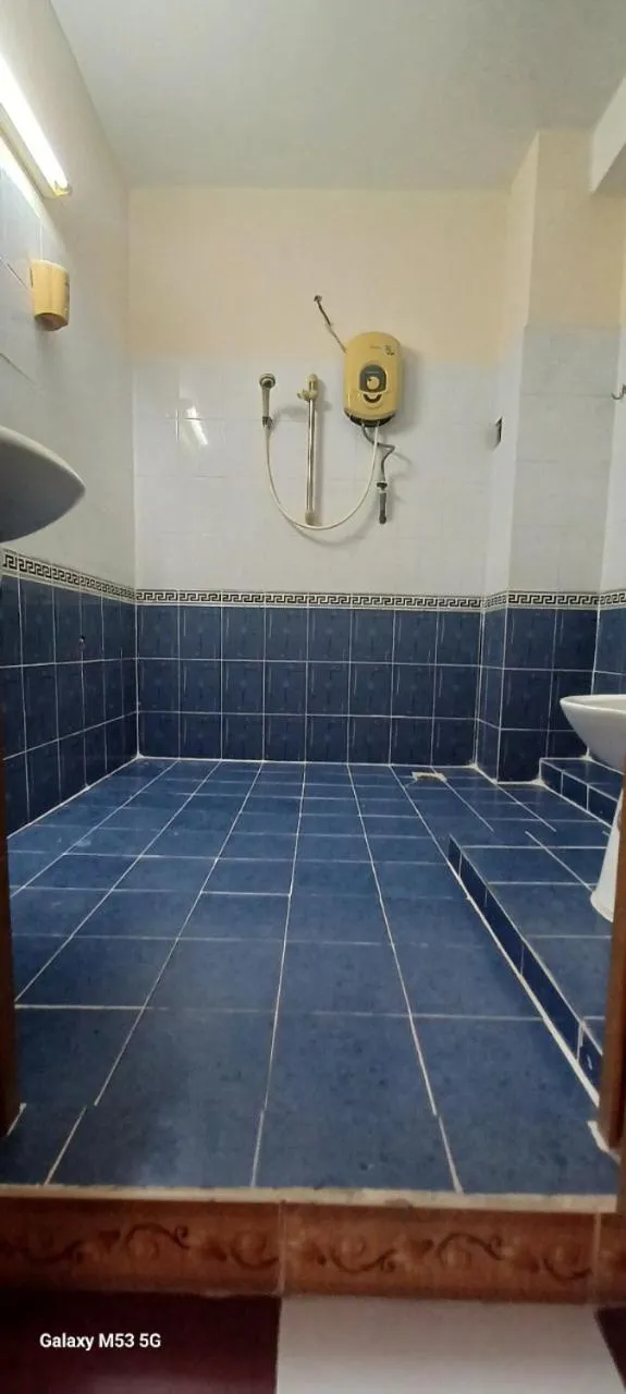 Toilet in Nhat Binh 2 Hotel