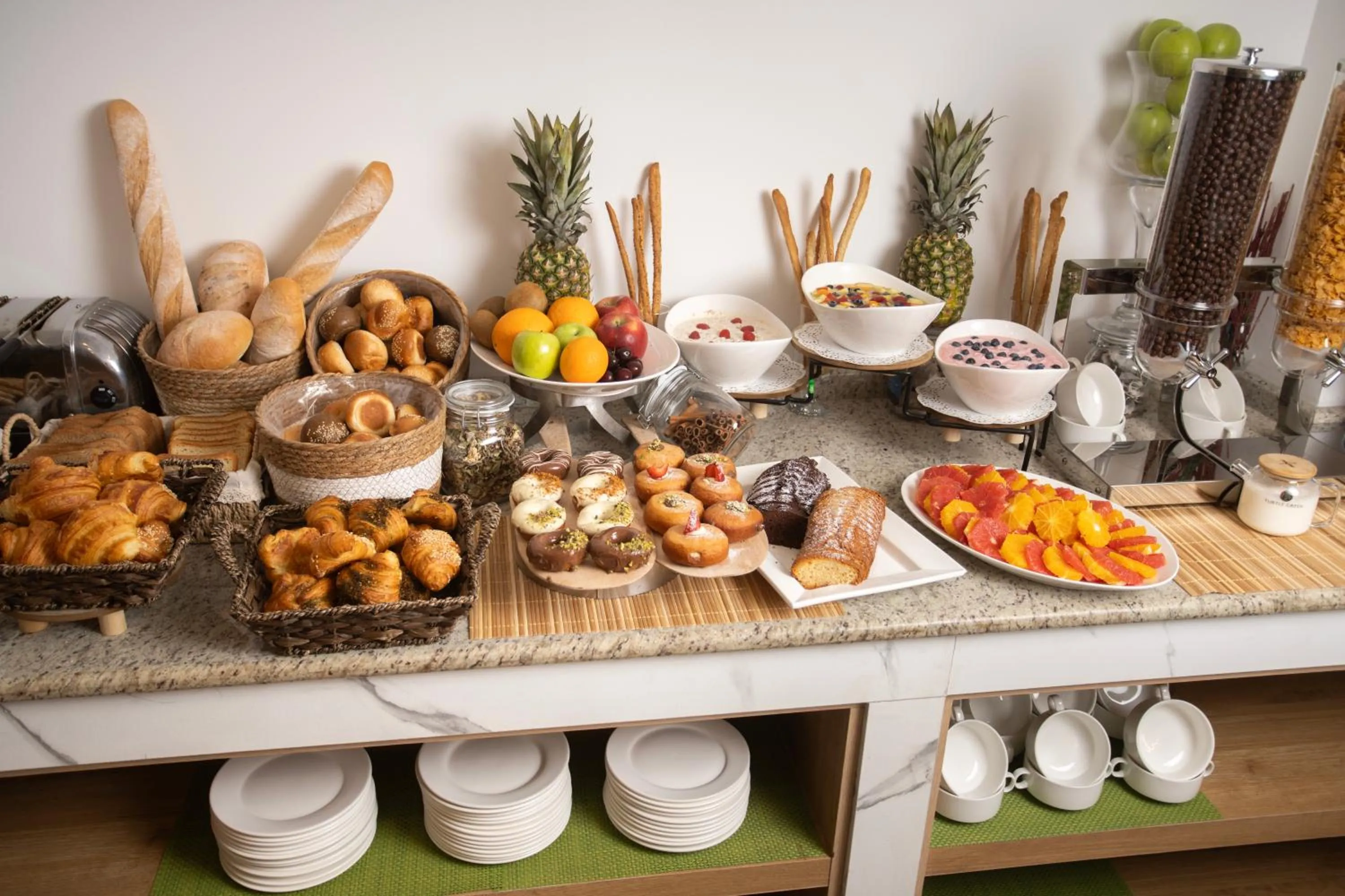 Restaurant/places to eat in Bratus Hotel