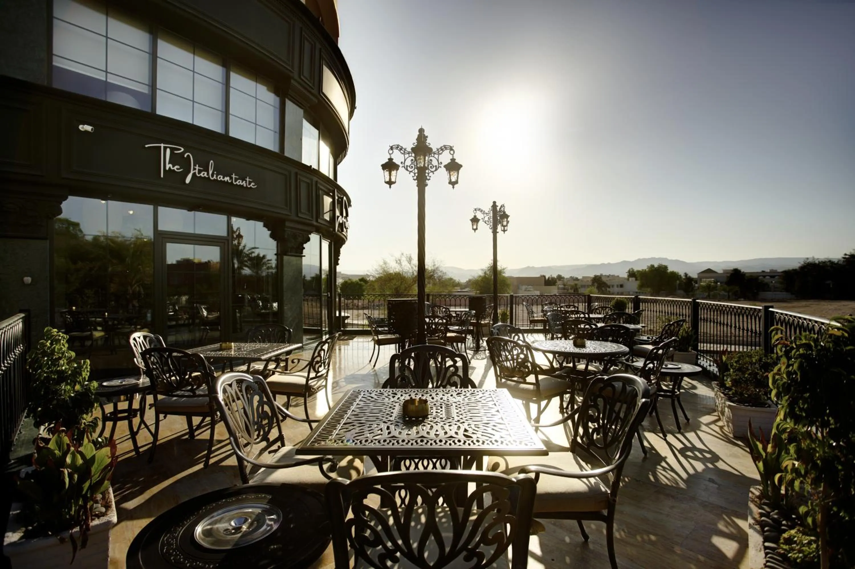 Restaurant/places to eat in Bratus Hotel